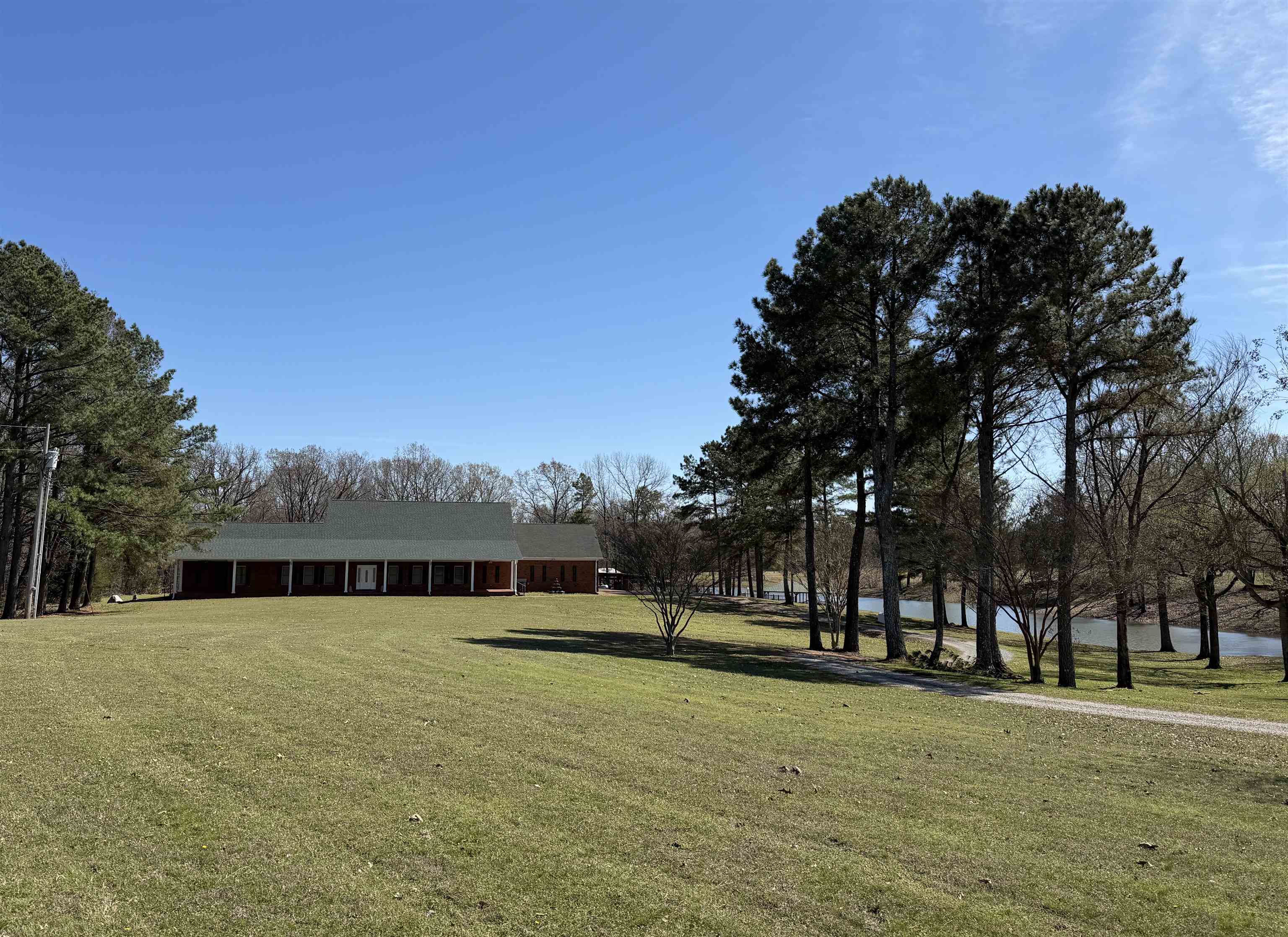 695 Middleburg Rd Property Photo 2