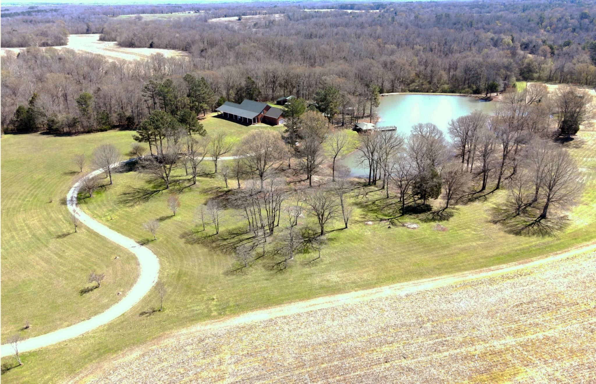 695 Middleburg Rd Property Photo 4