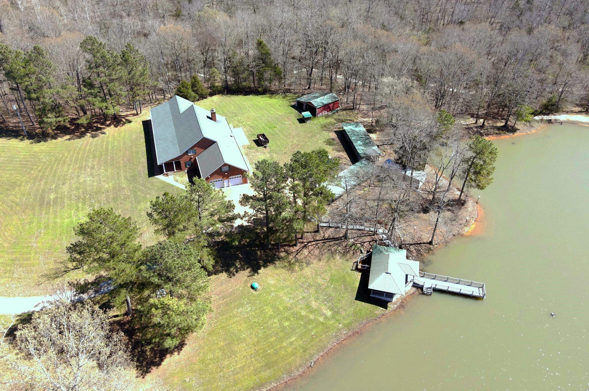 695 Middleburg Rd Property Photo 5