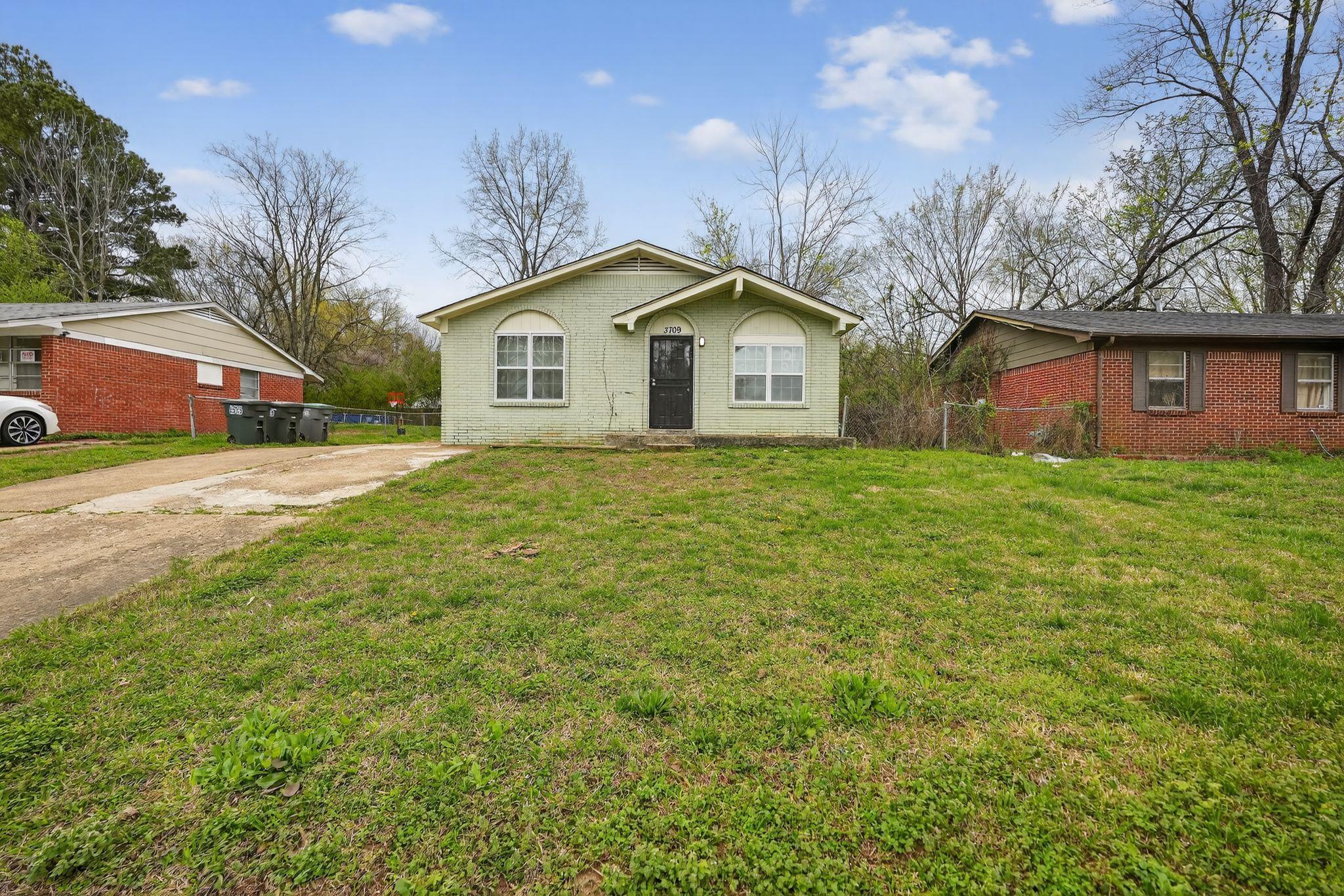 3709 BLUFF WOOD DR