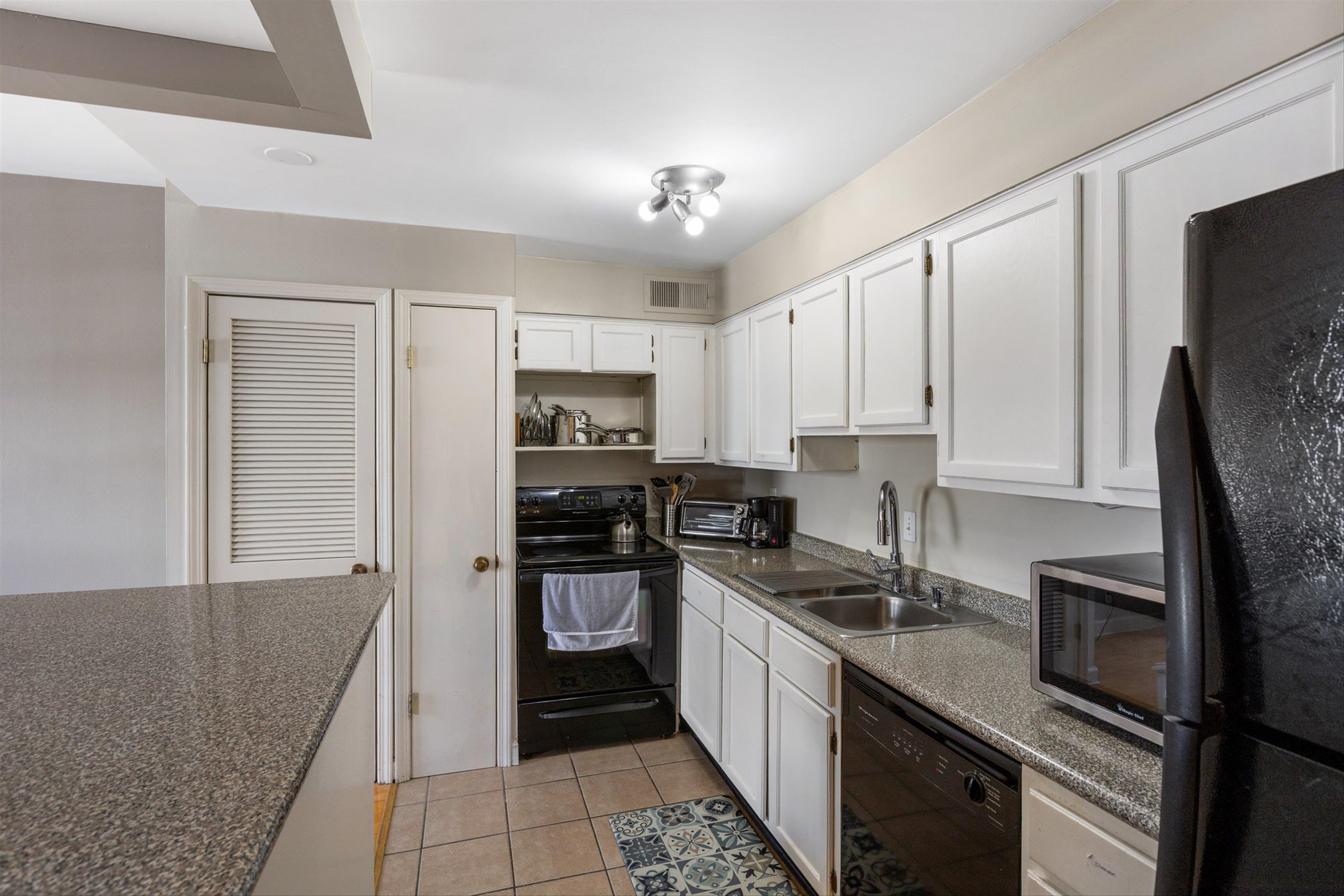 109 N Main St 612 Property Photo 5