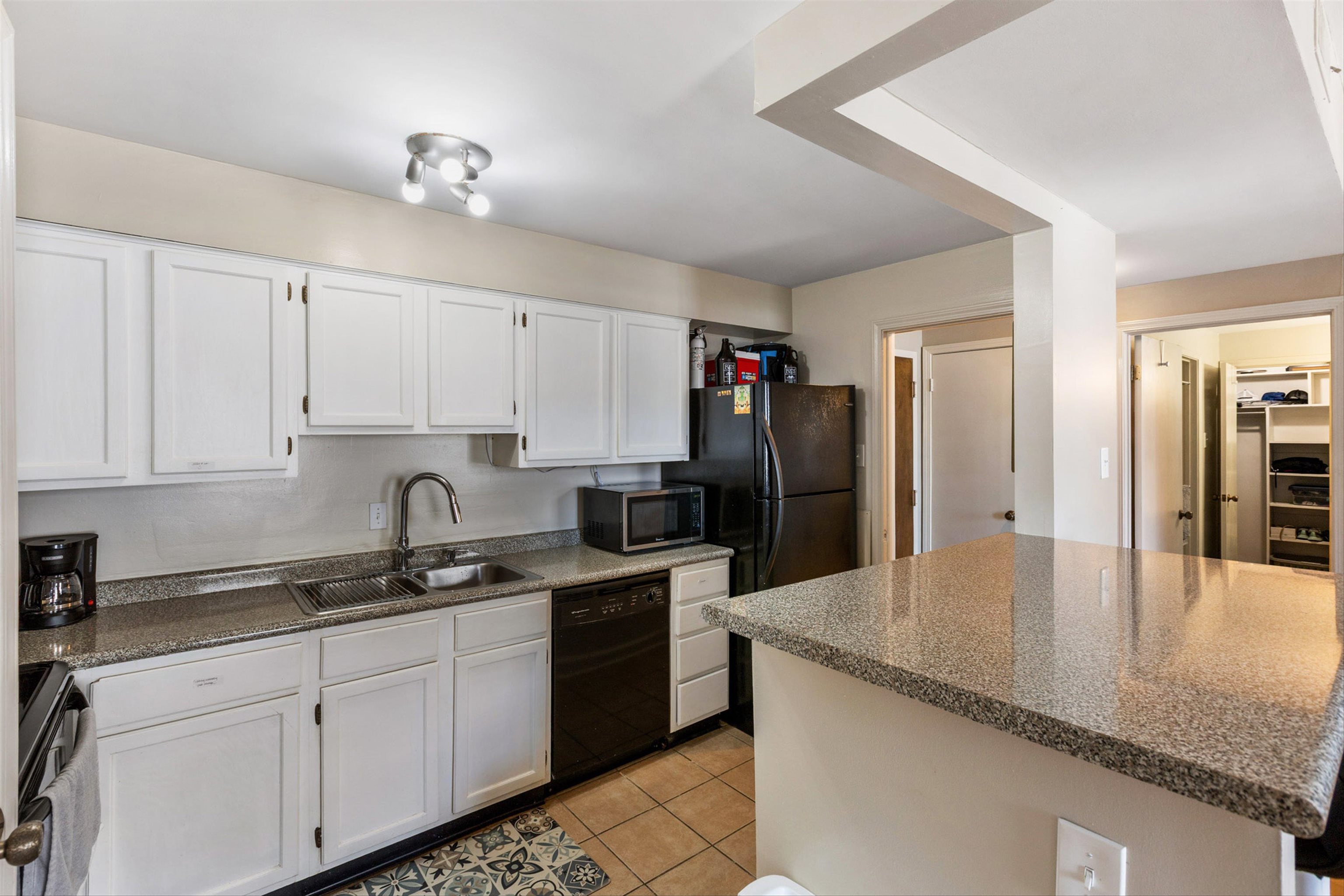 109 N Main St 612 Property Photo 6