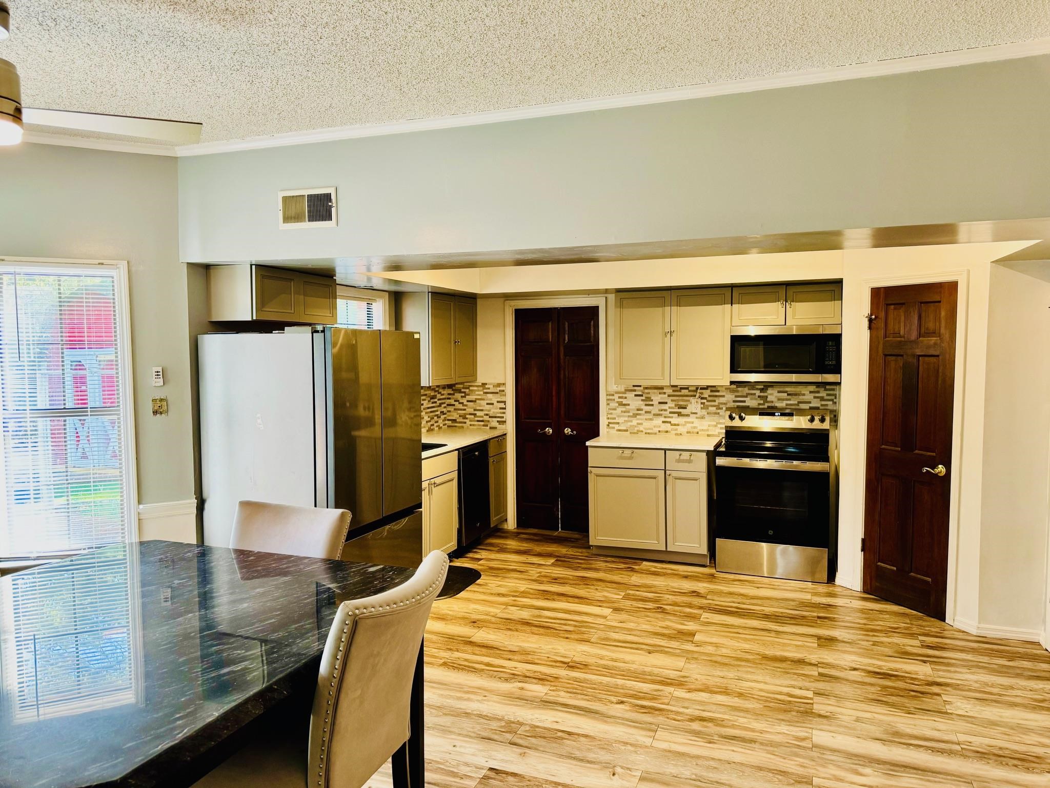 8699 Cherry Spring Dr Property Photo 5