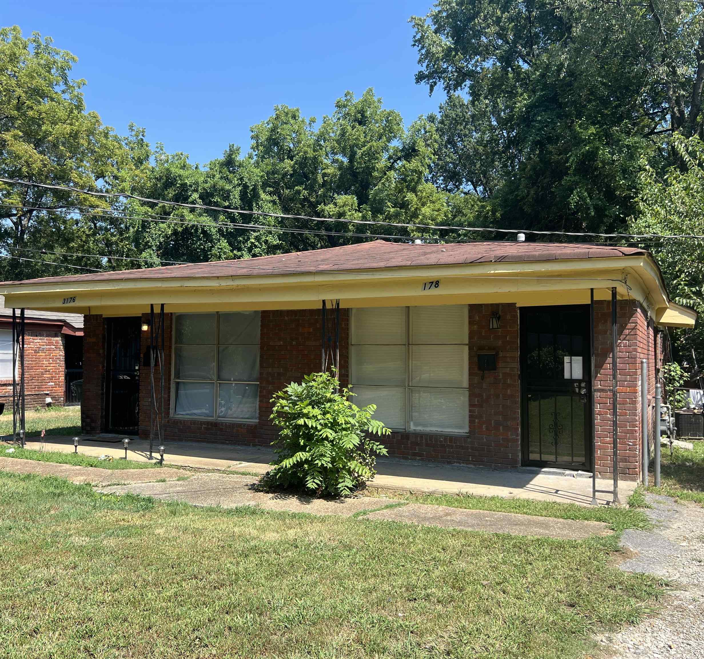 3176 Yale Ave Property Photo 1