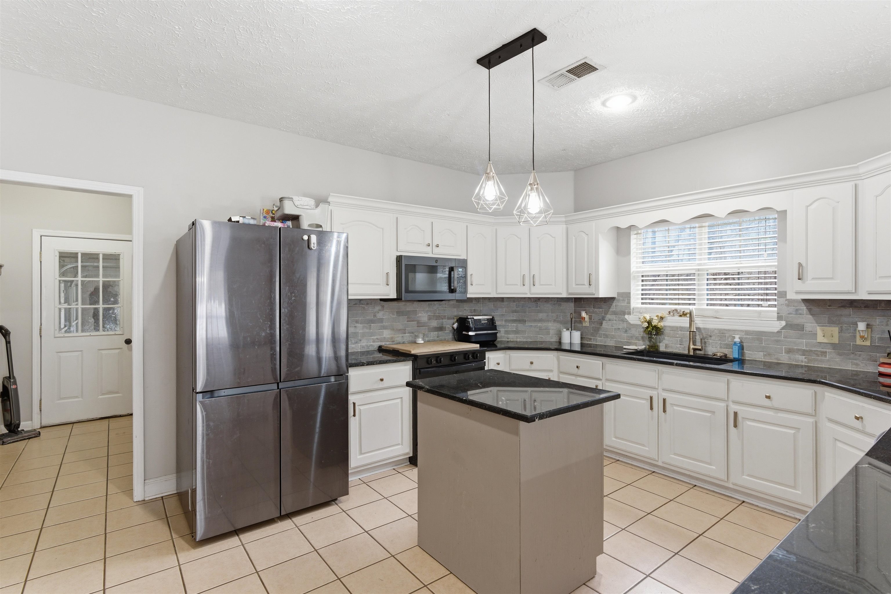 915 Clifftview Rd Property Photo 13