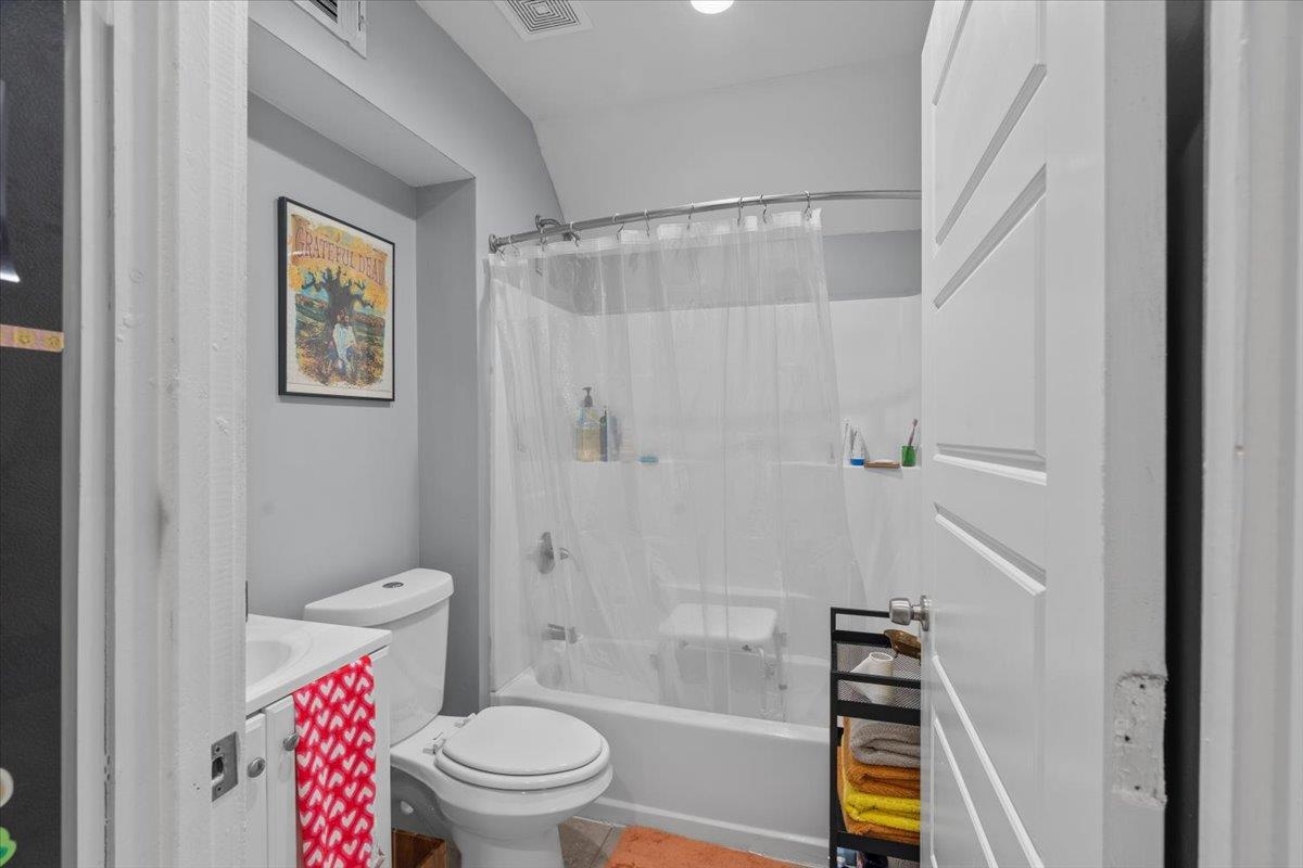 227 N Willett St 103 Property Photo 12