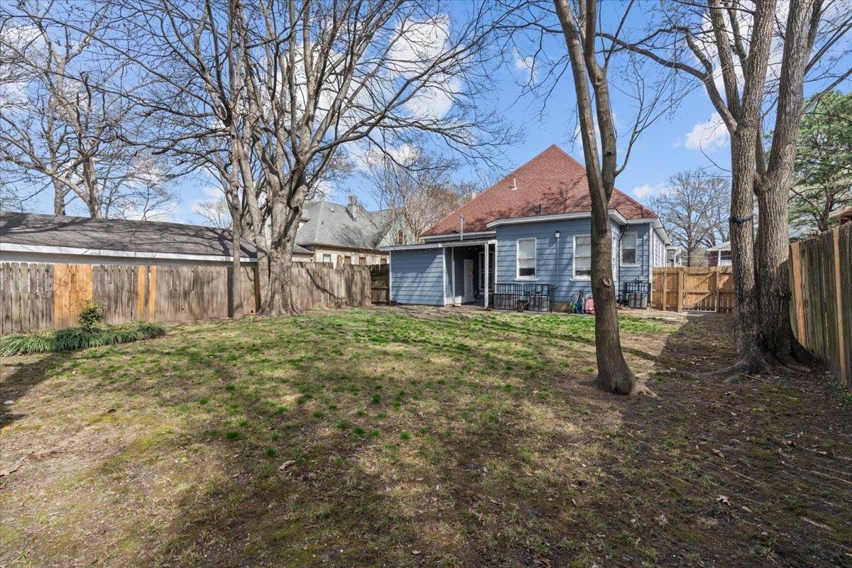227 N Willett St 103 Property Photo 15