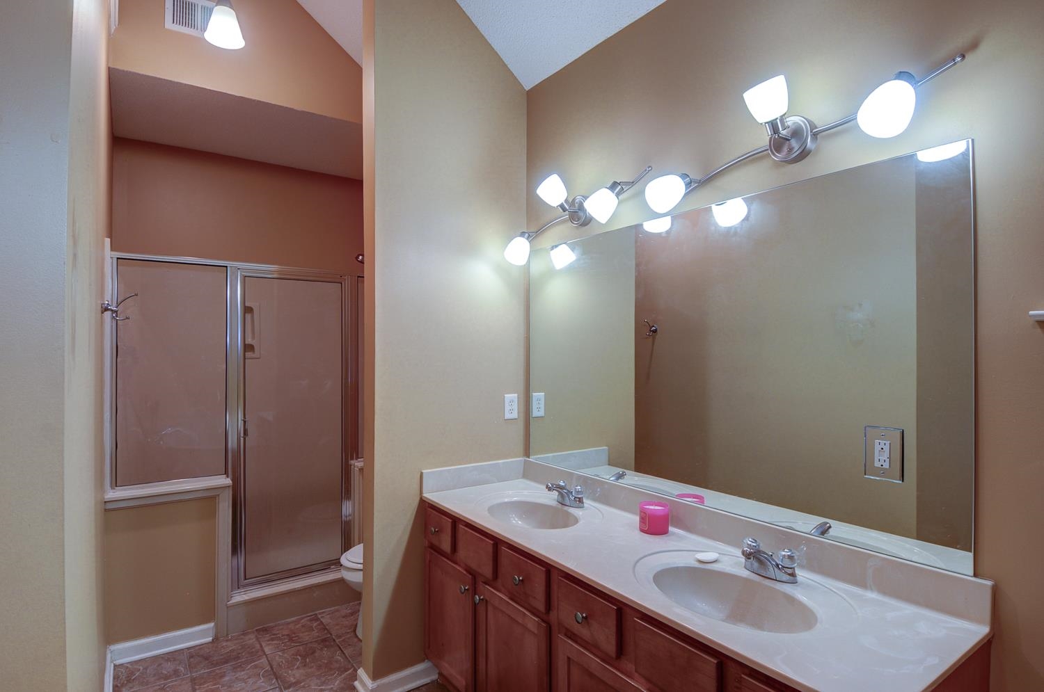 7656 Glen Laurel Way Property Photo 24