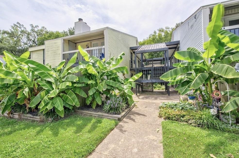 1770 A Crompton 6th Sq 29 Property Photo 1