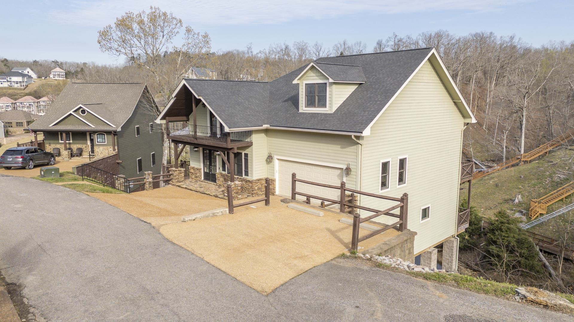 400 ANCHOR PT Property Photo 1