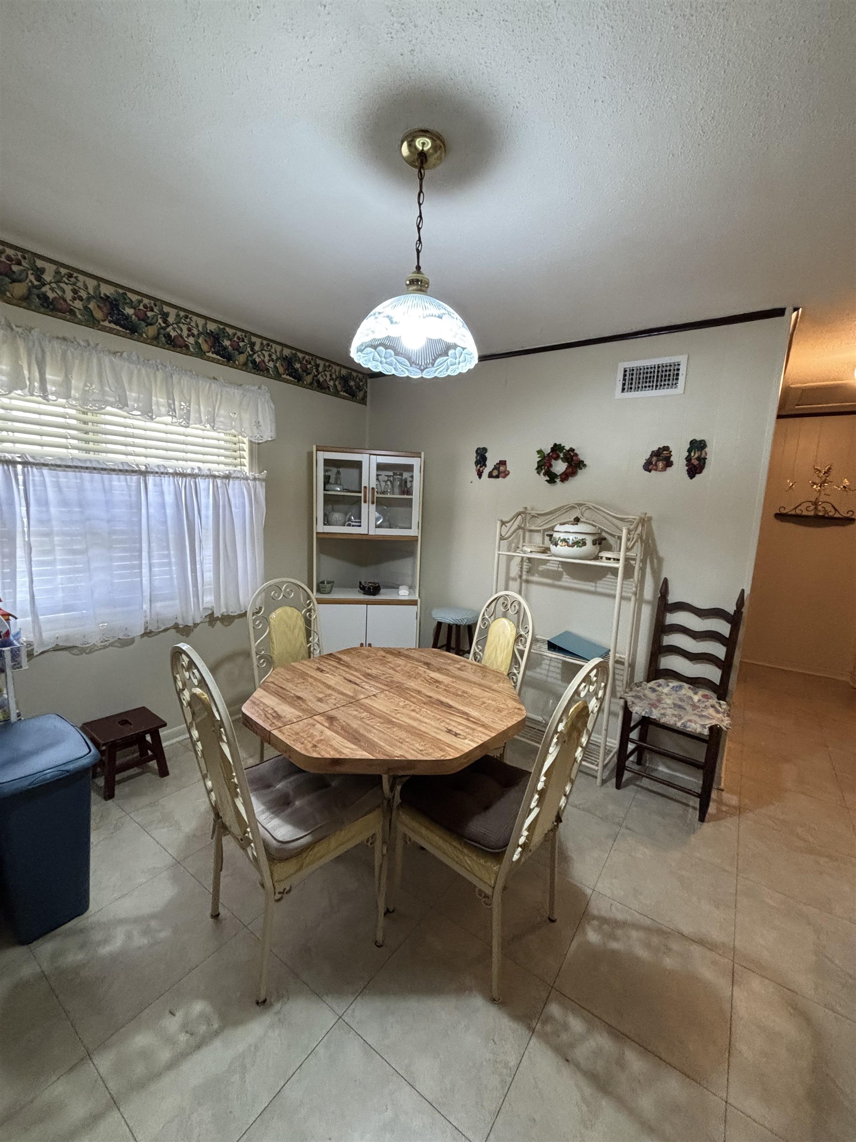 1088 Western Park Dr Property Photo 4
