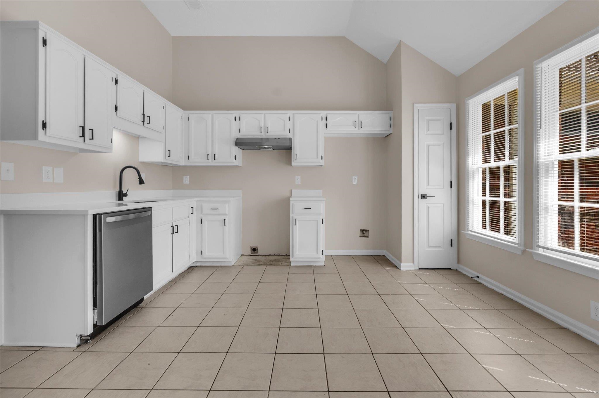 7279 Schilling Cv E Property Photo 7