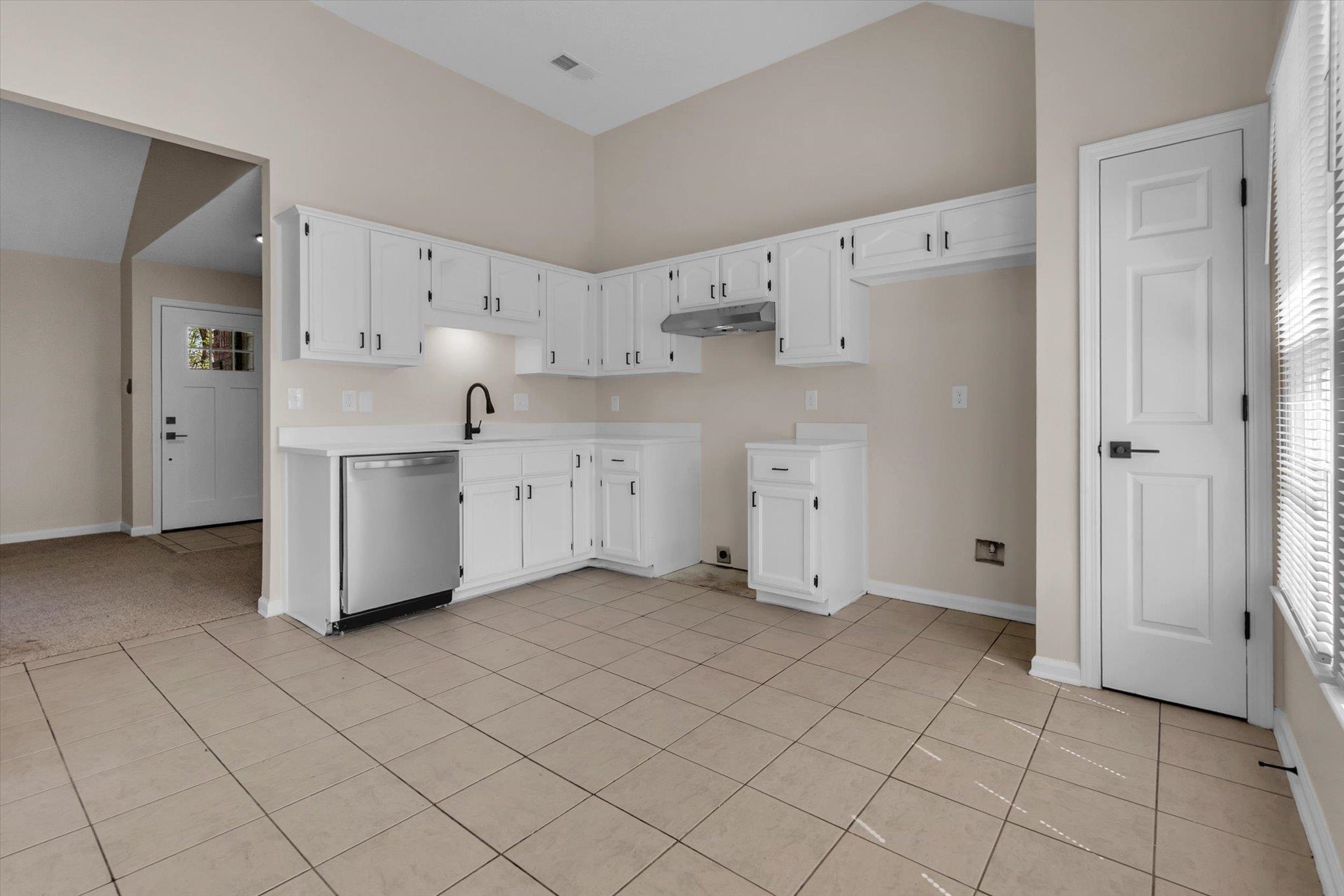 7279 Schilling Cv E Property Photo 8