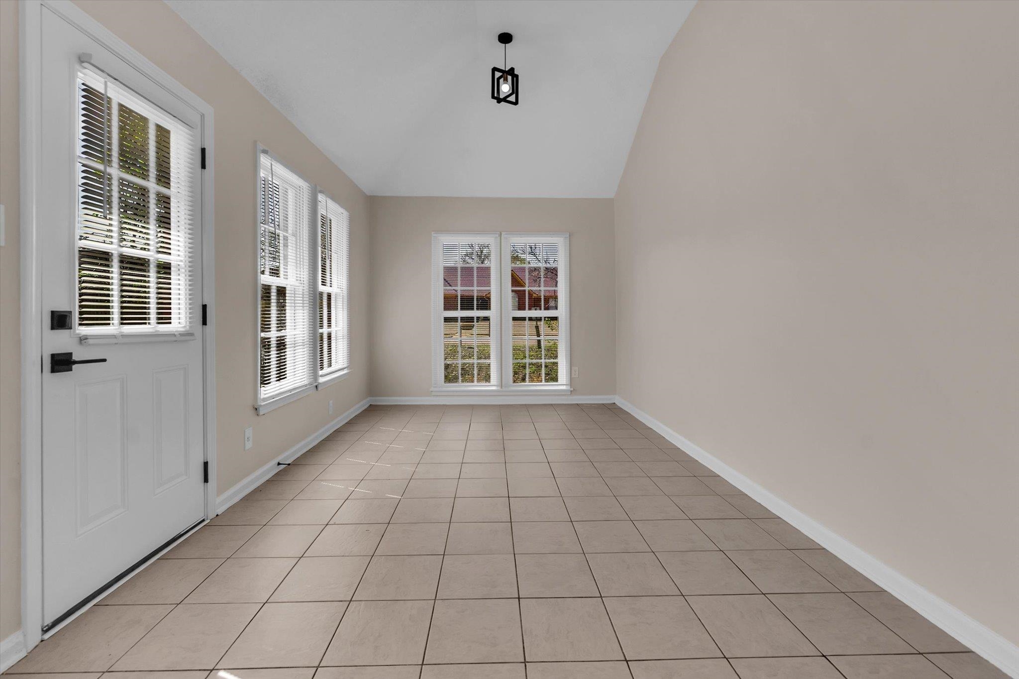 7279 Schilling Cv E Property Photo 9
