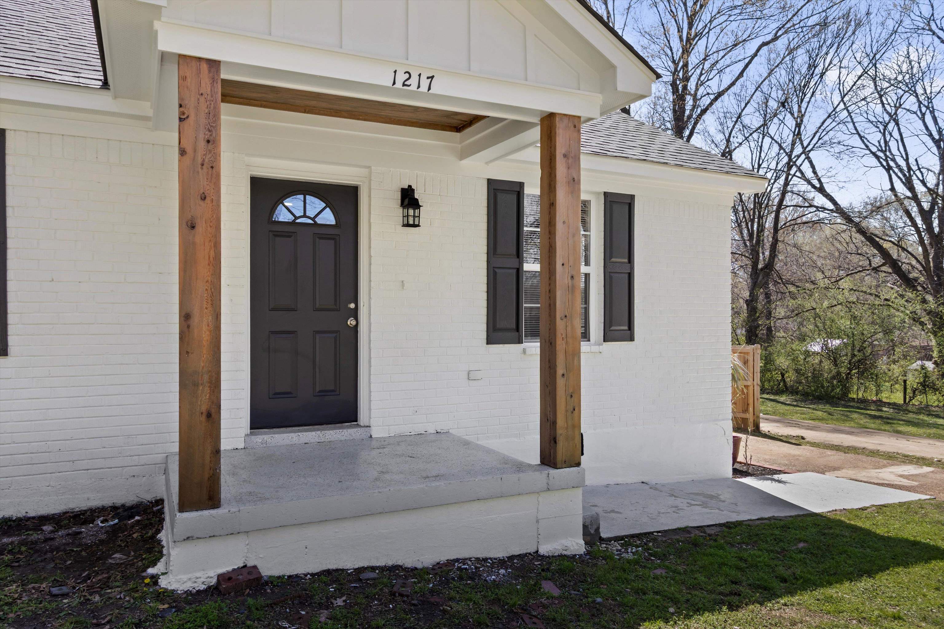 1217 Carlton Rd Property Photo 3