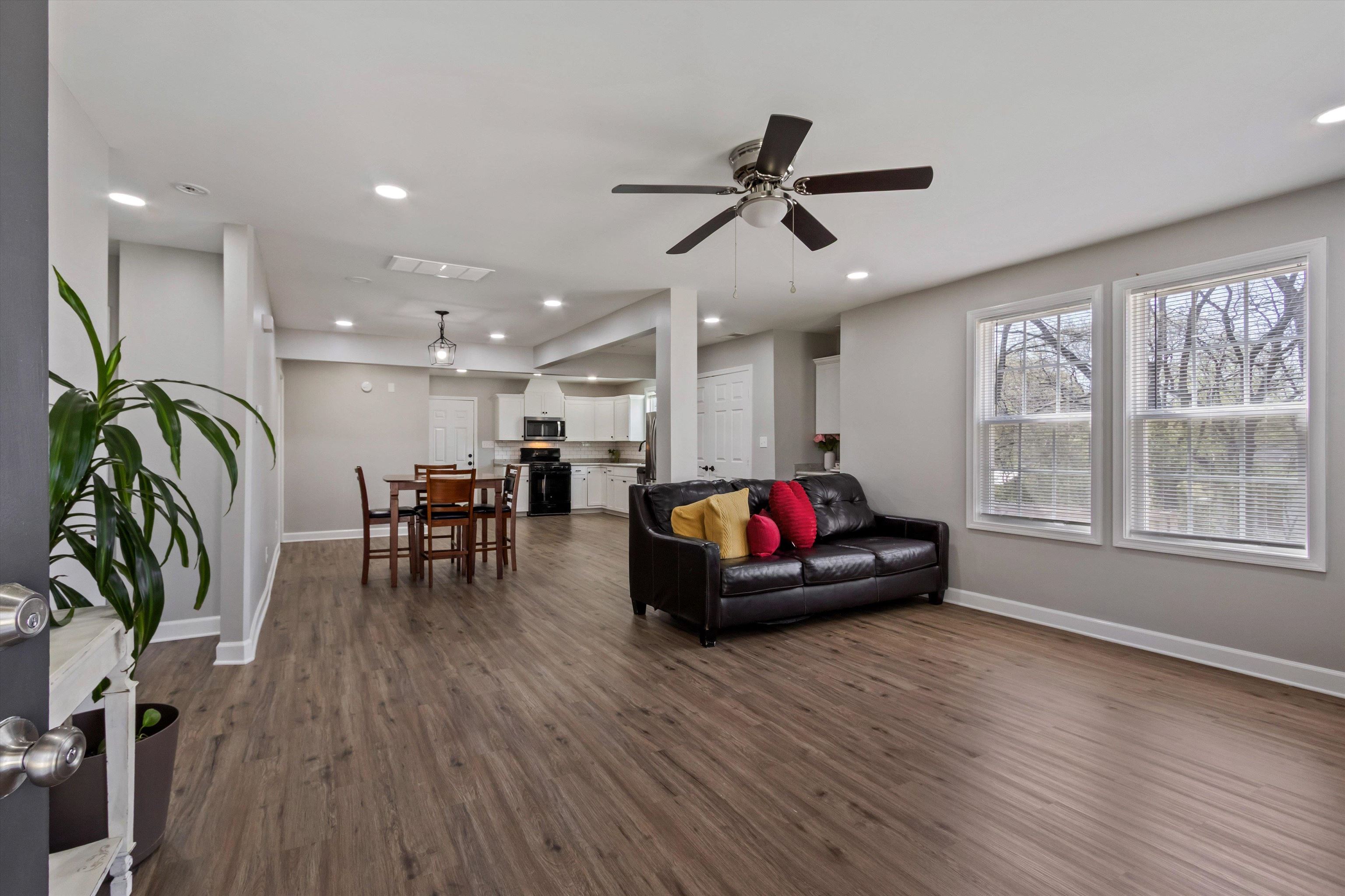 1217 Carlton Rd Property Photo 4