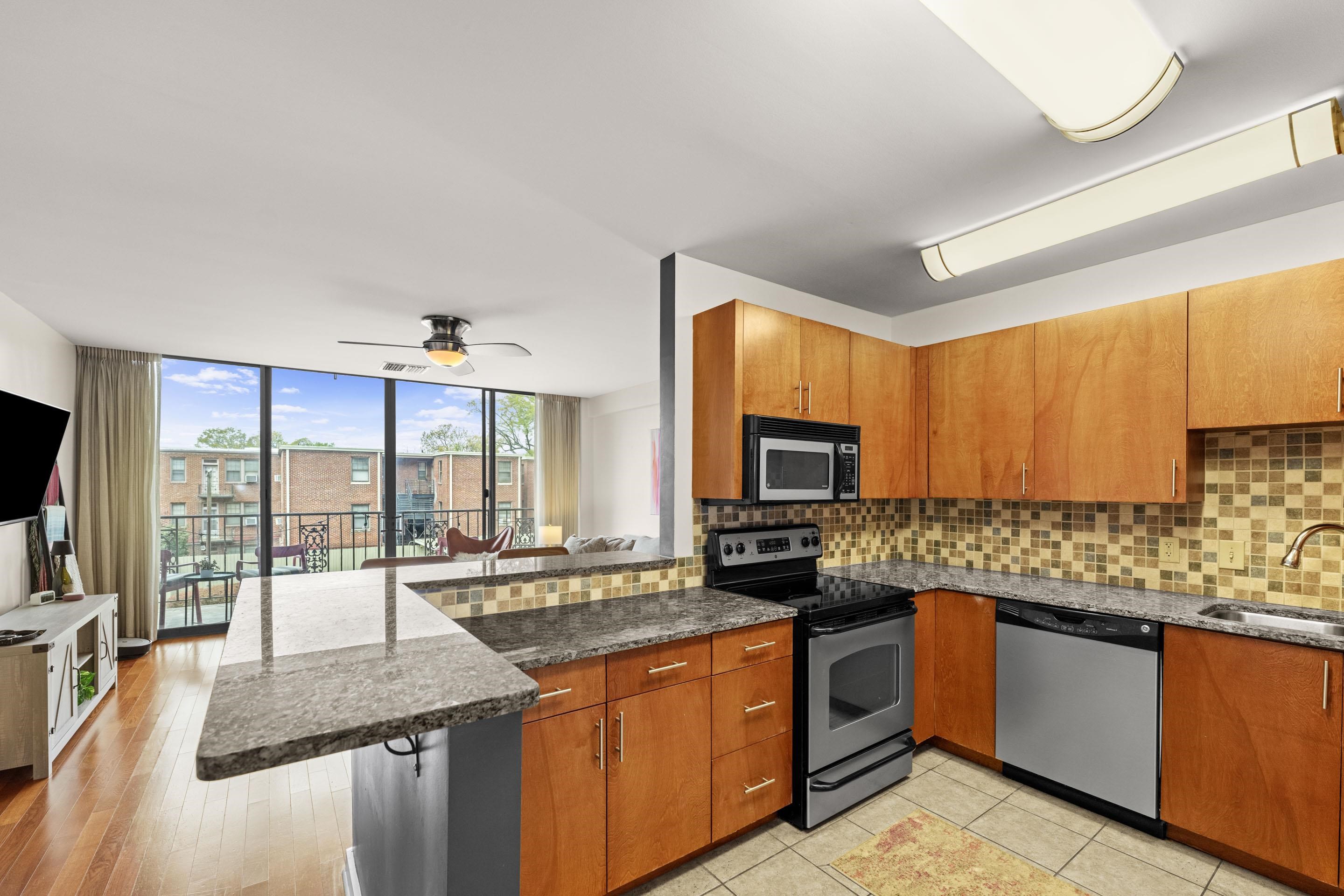 2195 Poplar Ave 207 Property Photo 5