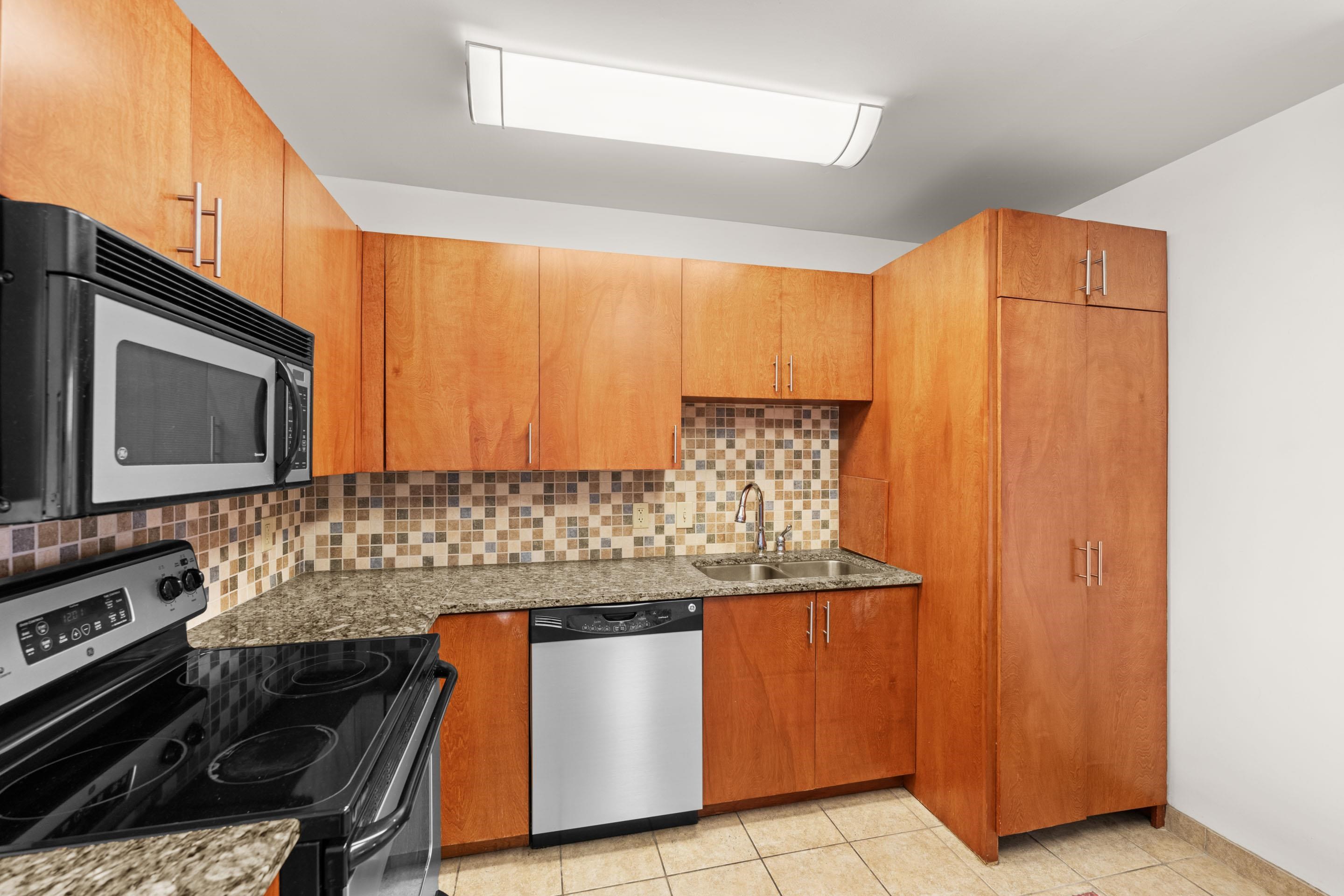 2195 Poplar Ave 207 Property Photo 6