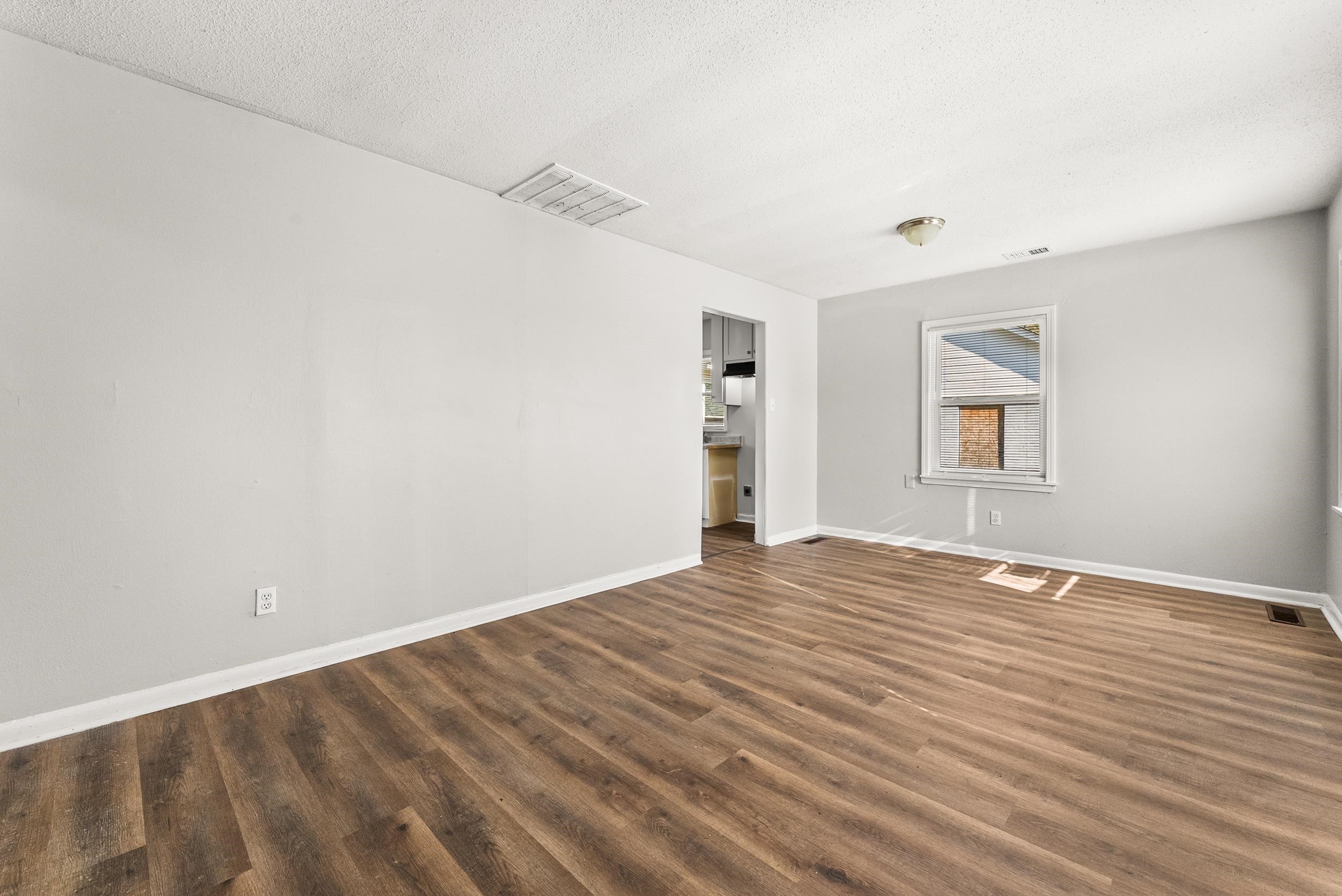 3277 Ashland St Property Photo 4