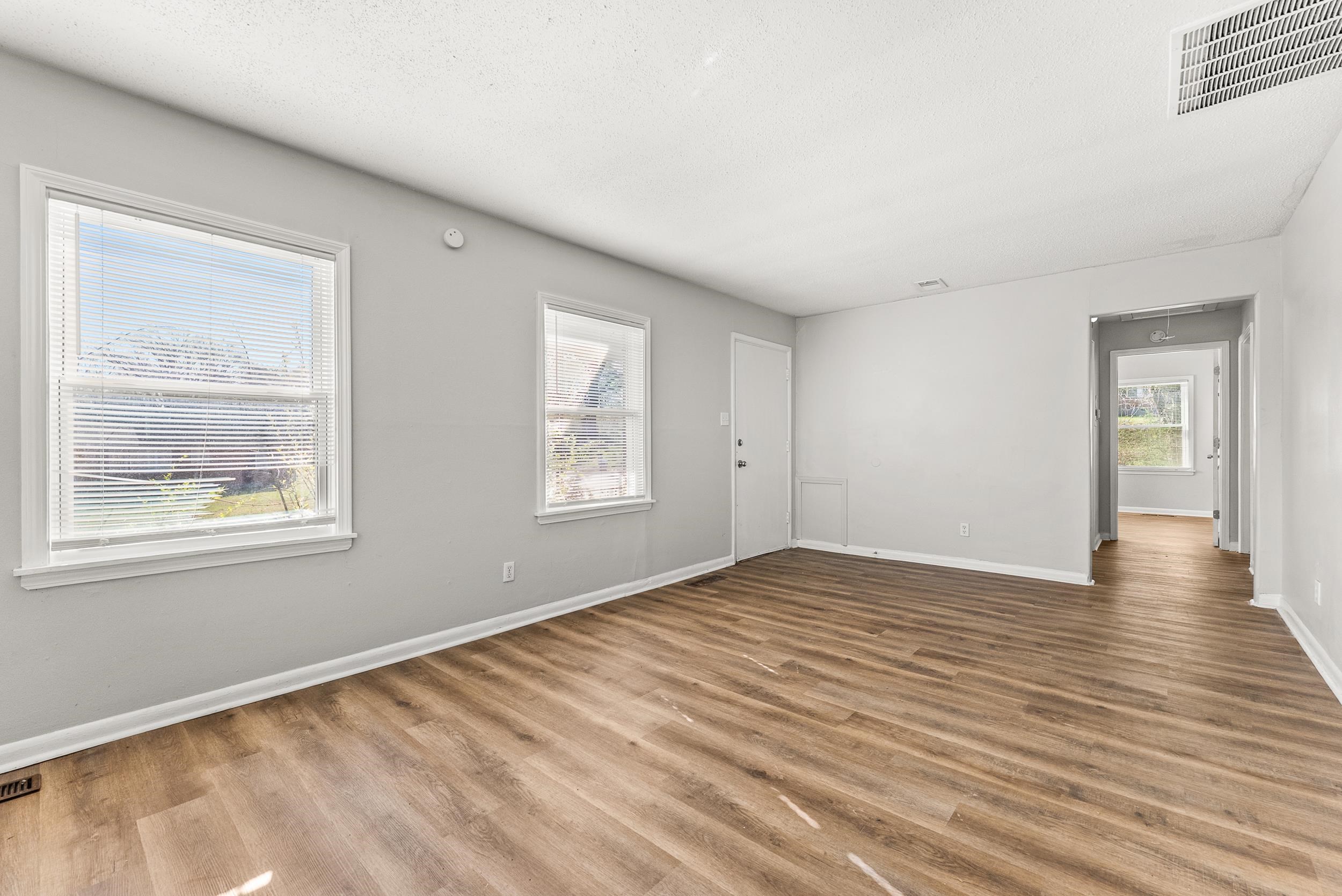 3277 Ashland St Property Photo 6