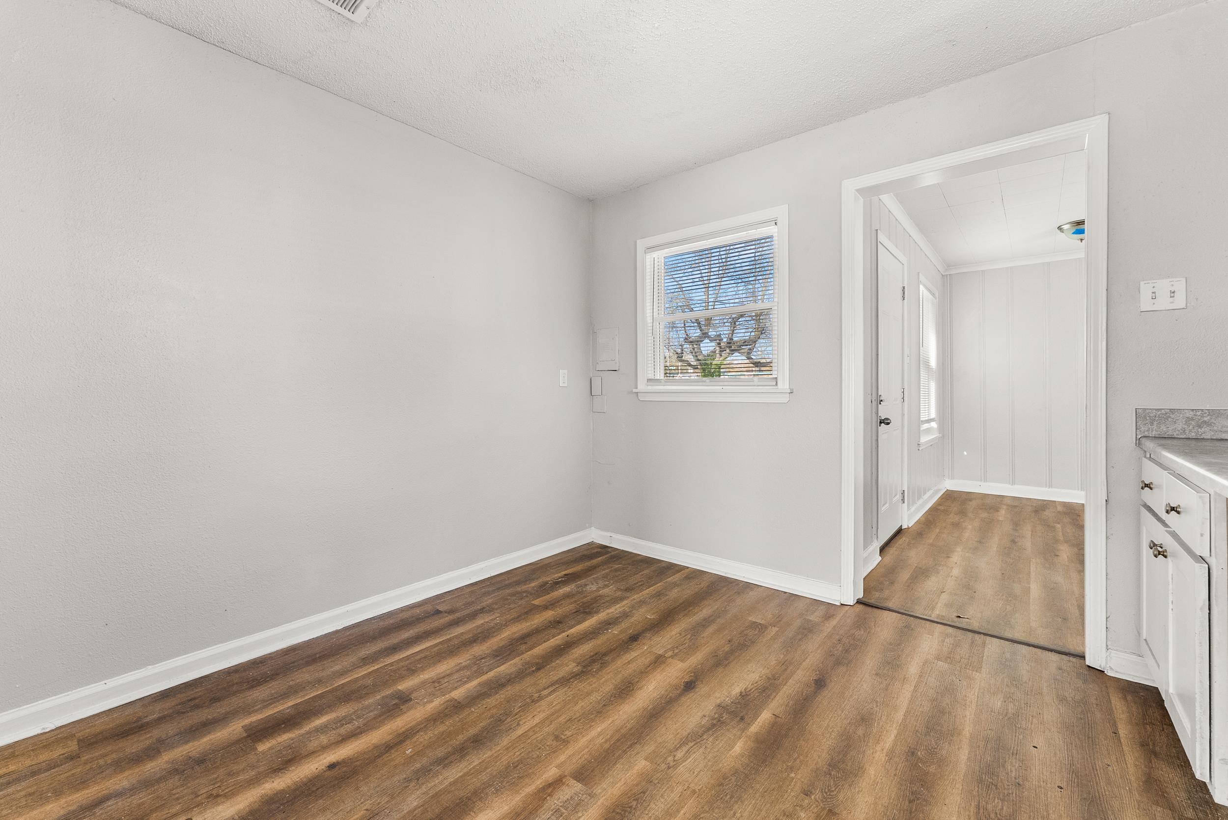 3277 Ashland St Property Photo 8
