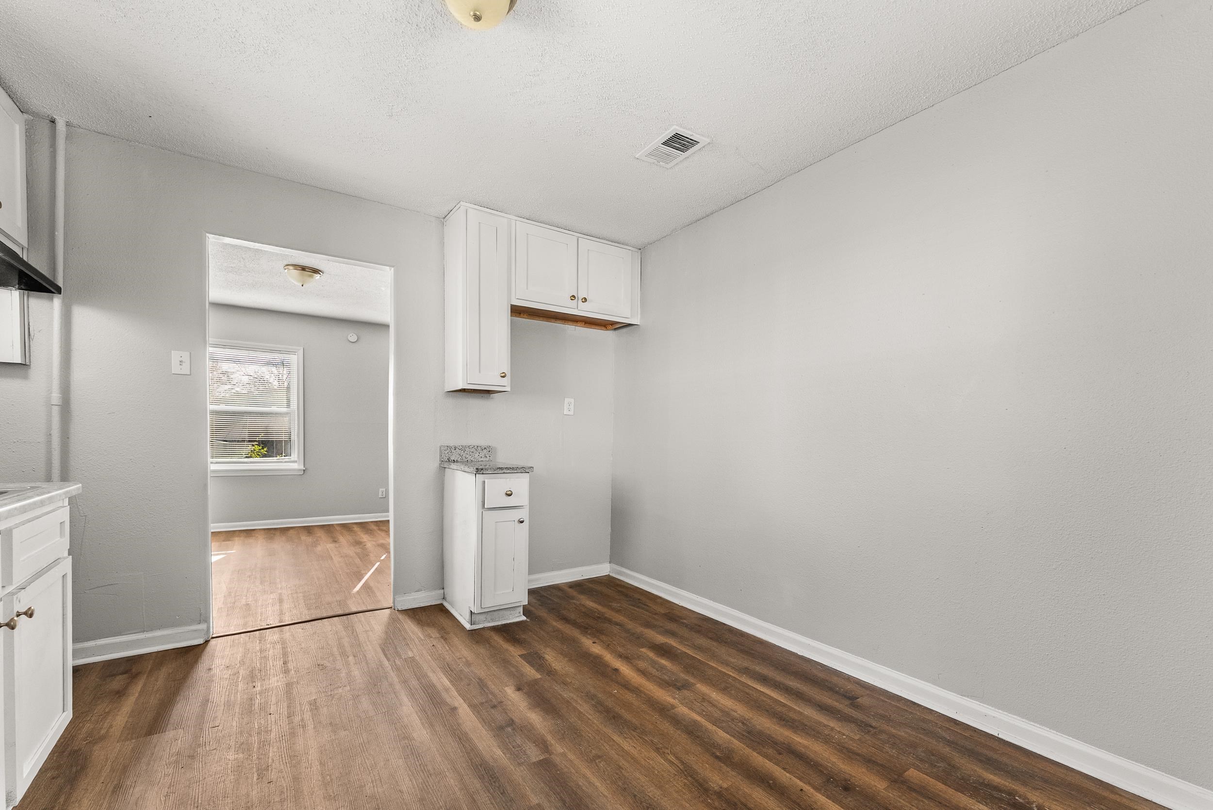 3277 Ashland St Property Photo 12