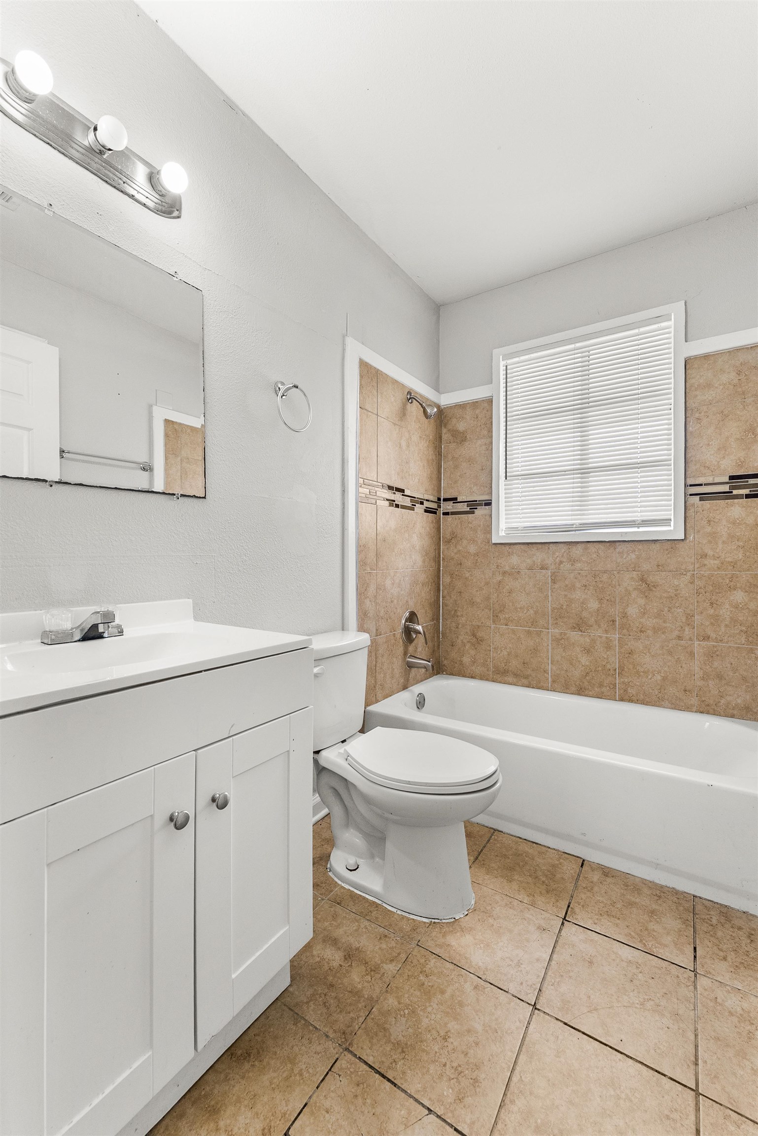 3277 Ashland St Property Photo 18