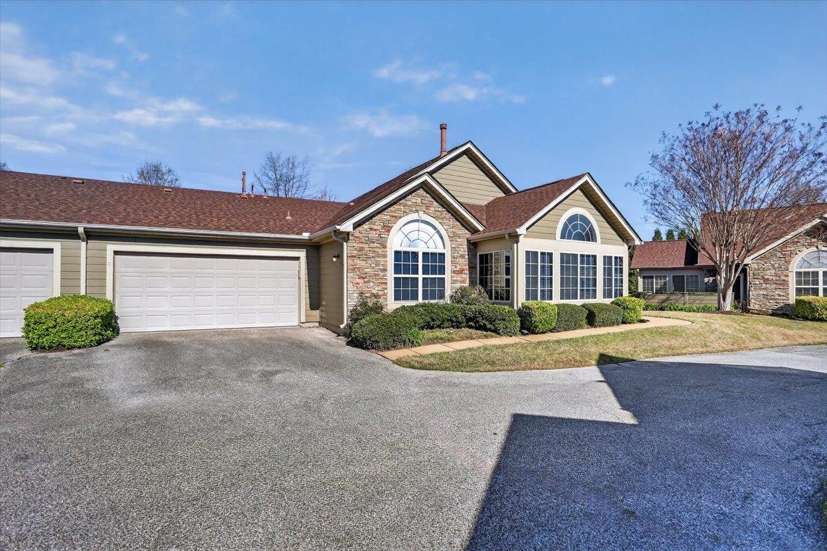 1693 E Southfield Cir Property Photo 2