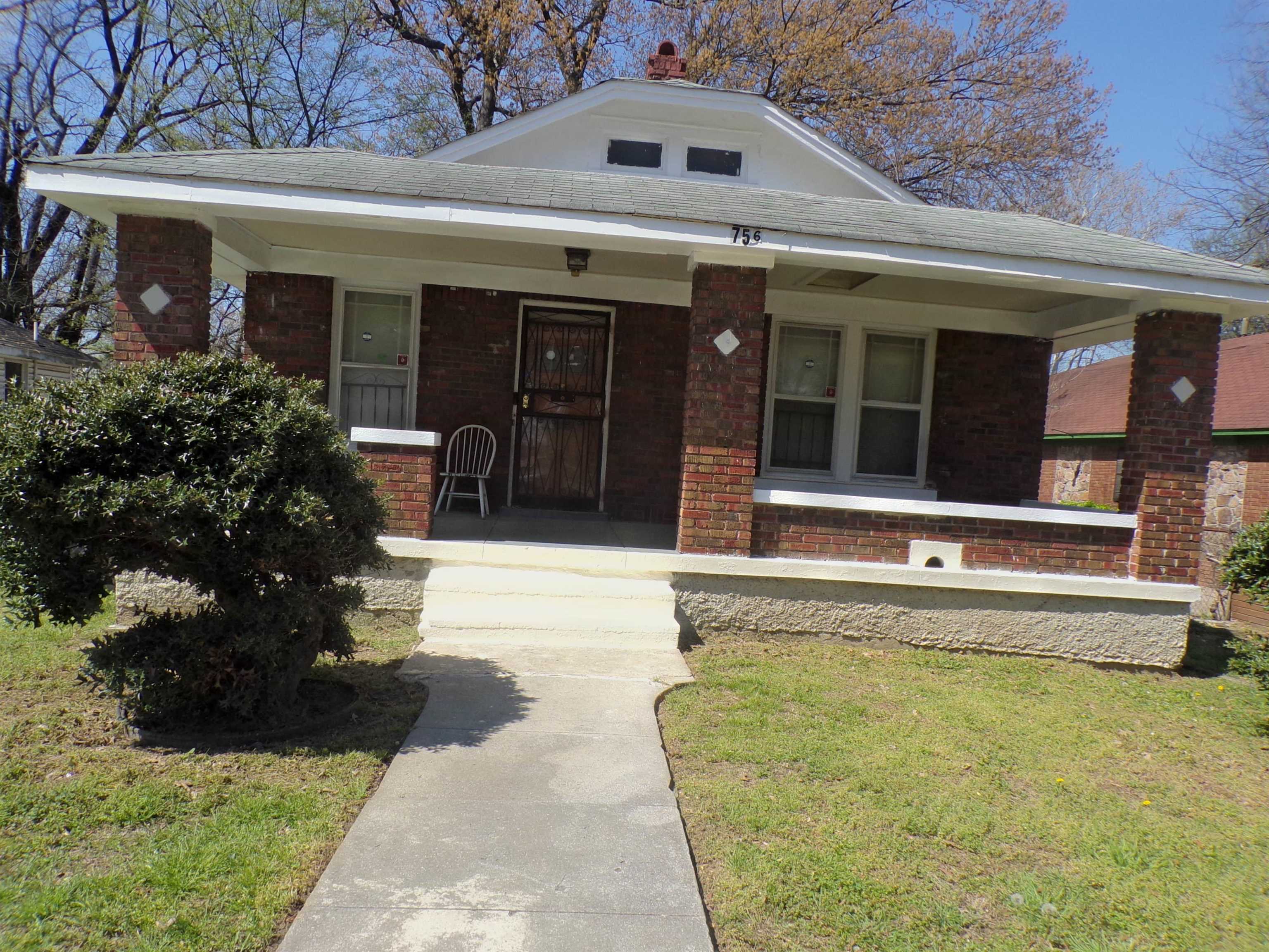 756 S PARKWAY ST E Property Photo 1