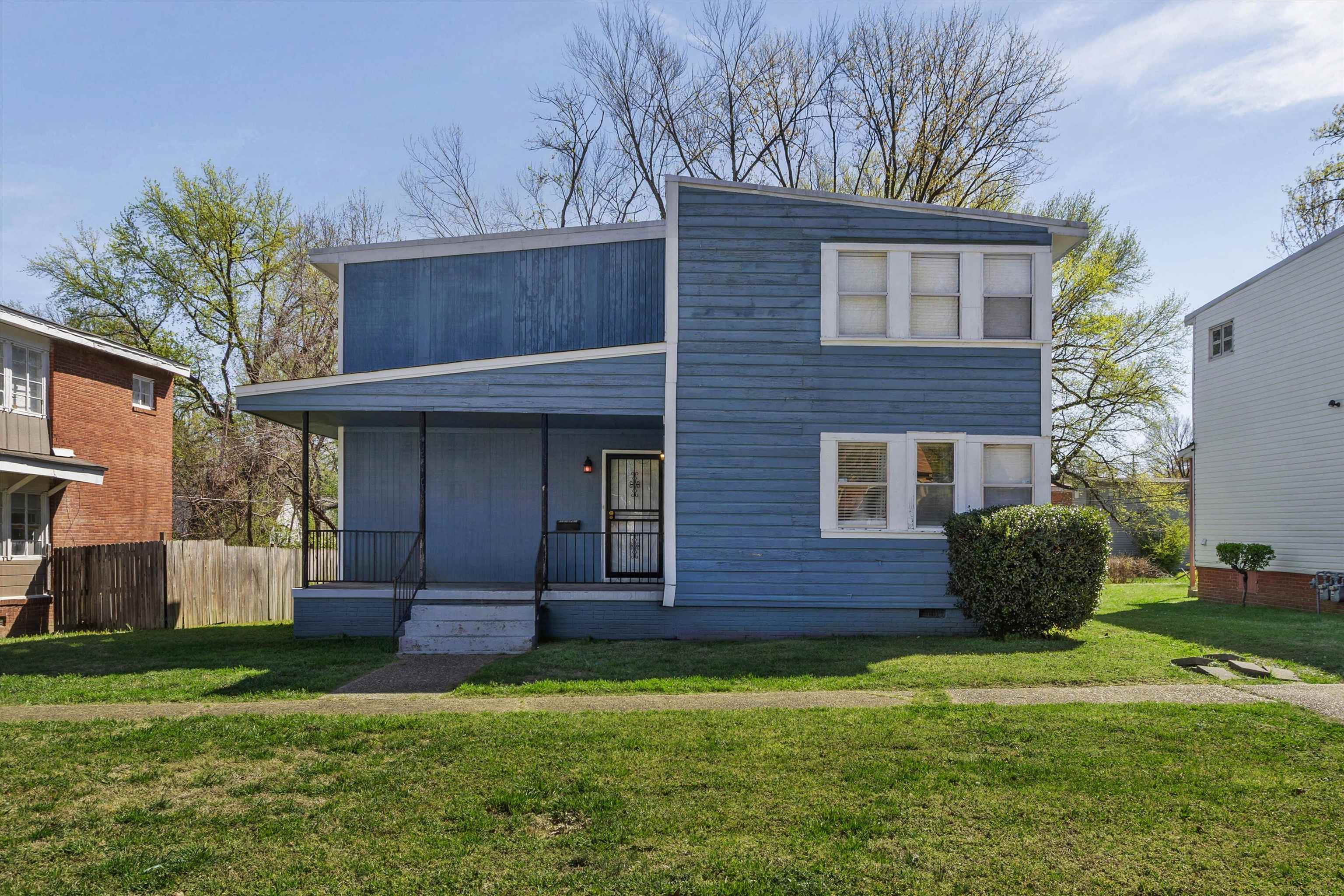 1072 N EVERGREEN ST Property Photo 1