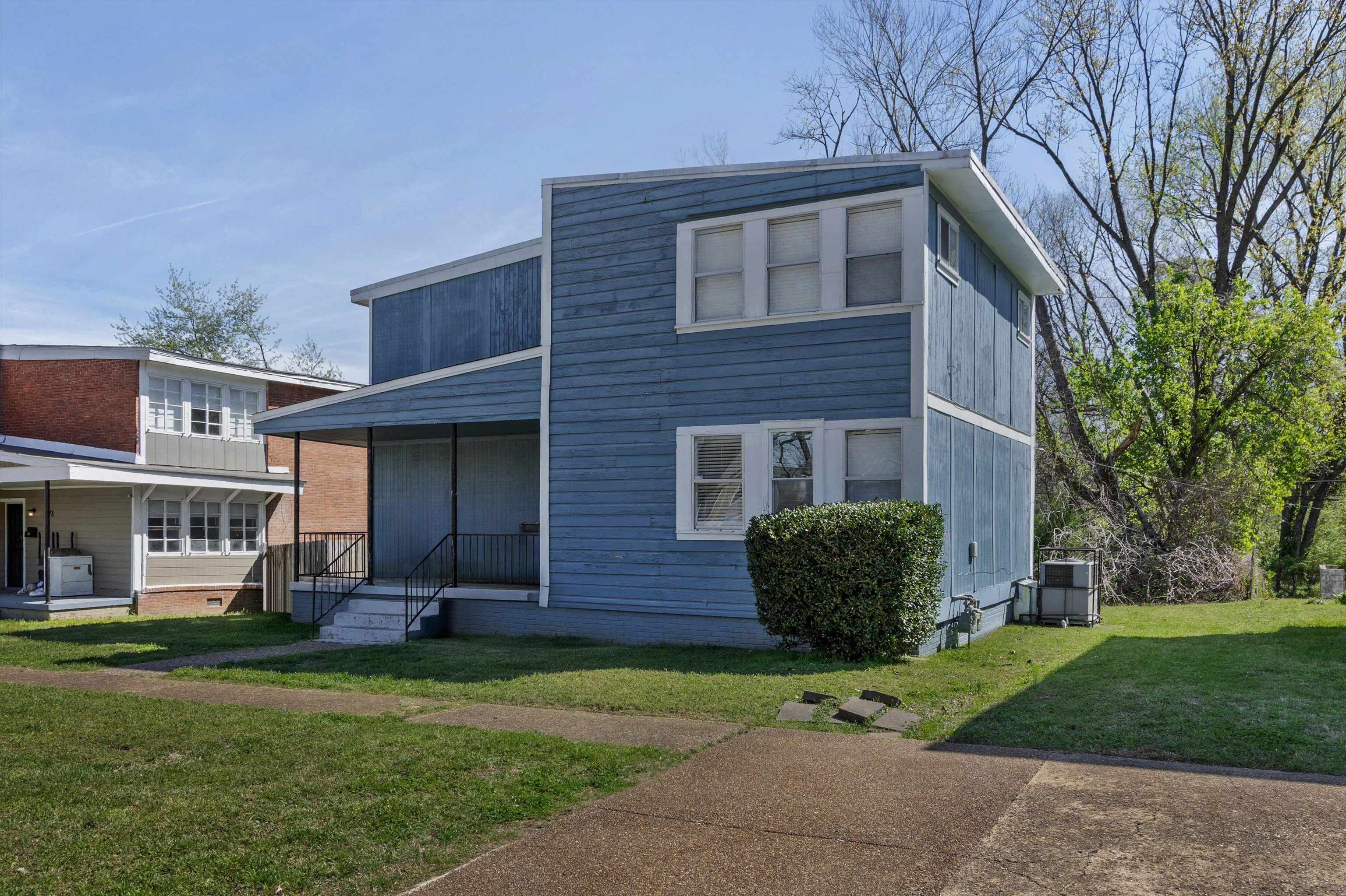 1072 N Evergreen St Property Photo 2