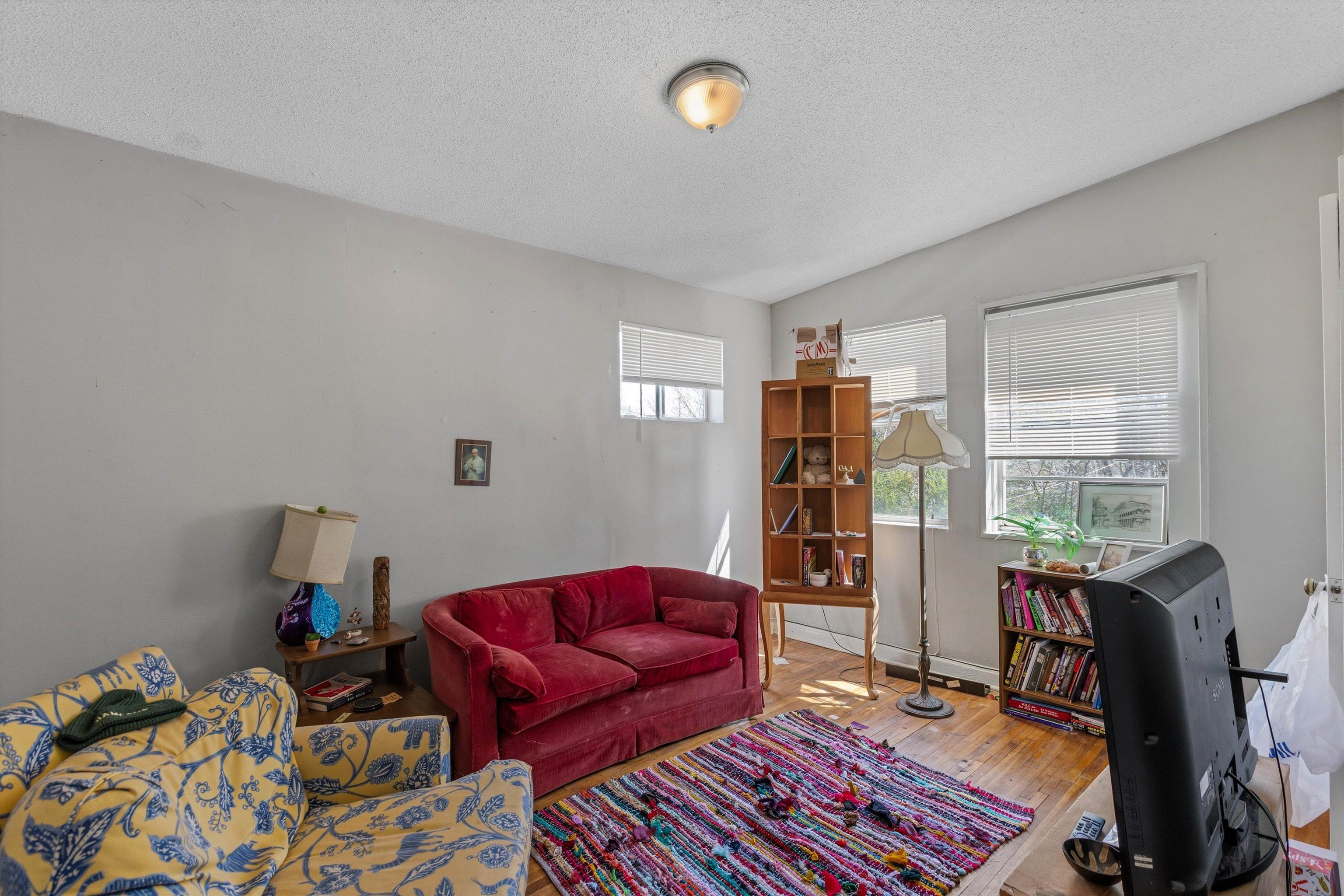 1072 N Evergreen St Property Photo 12