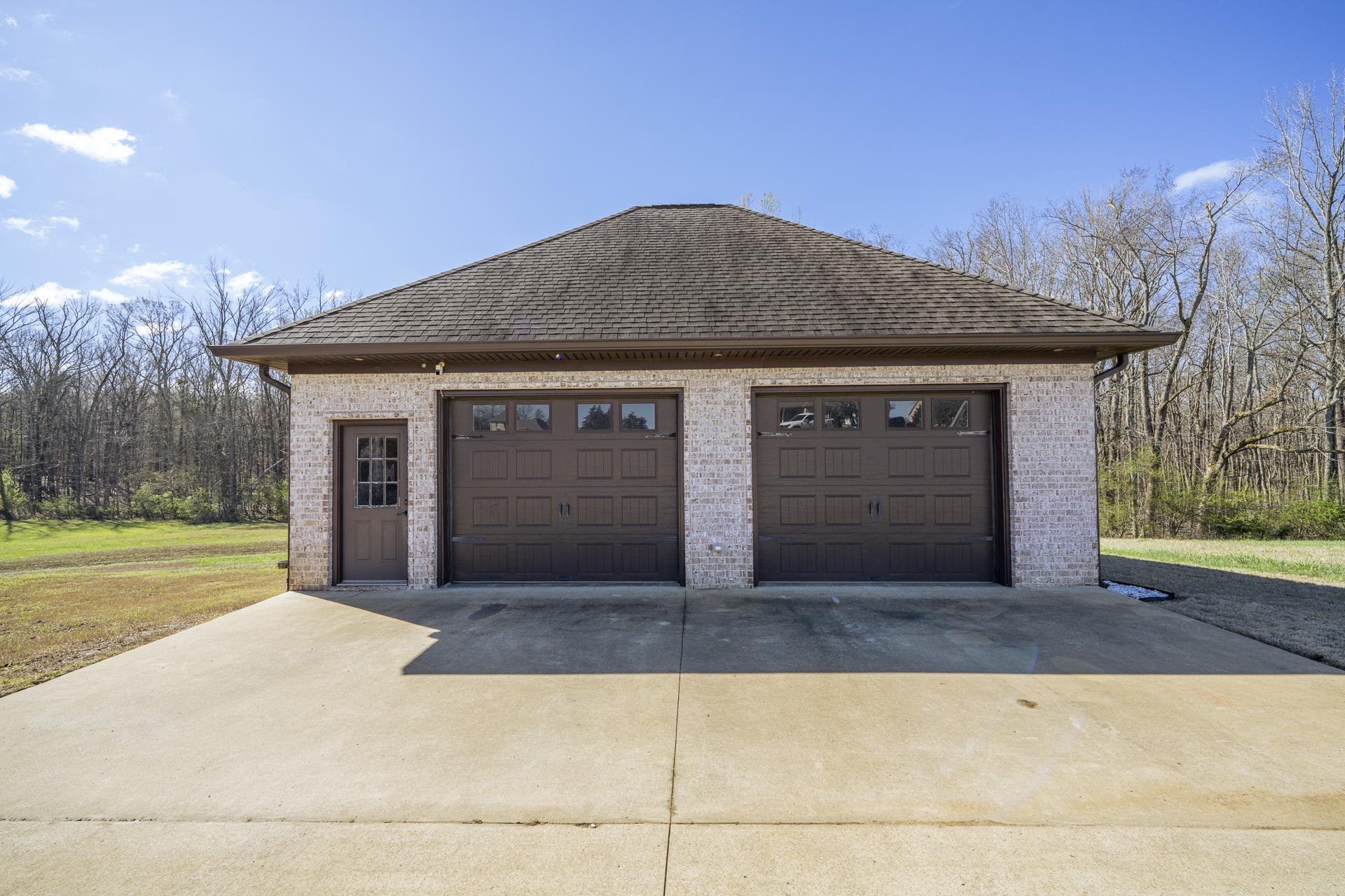 340 Grand Oaks Cv Property Photo 3