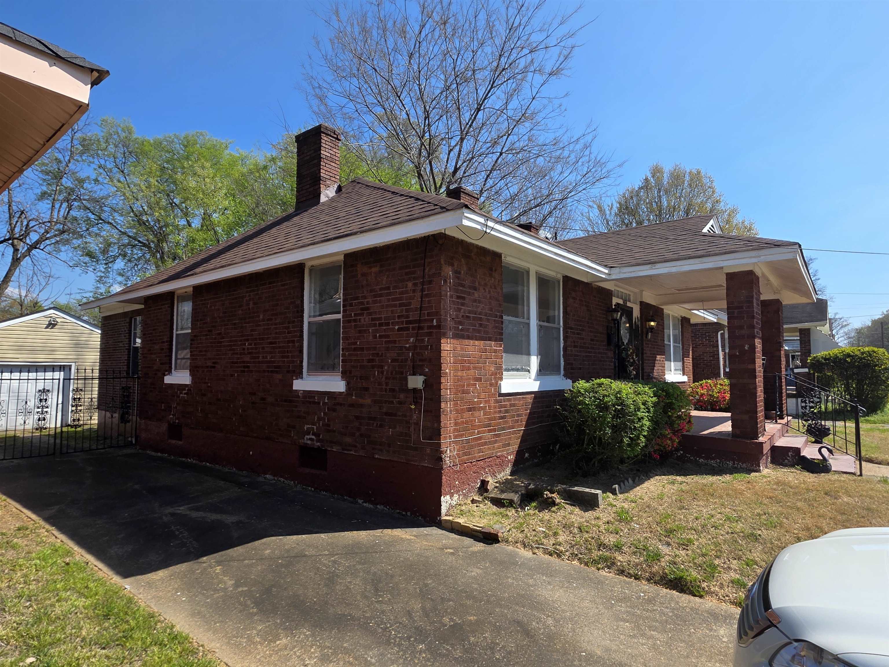 1404 Cameron St Property Photo 4