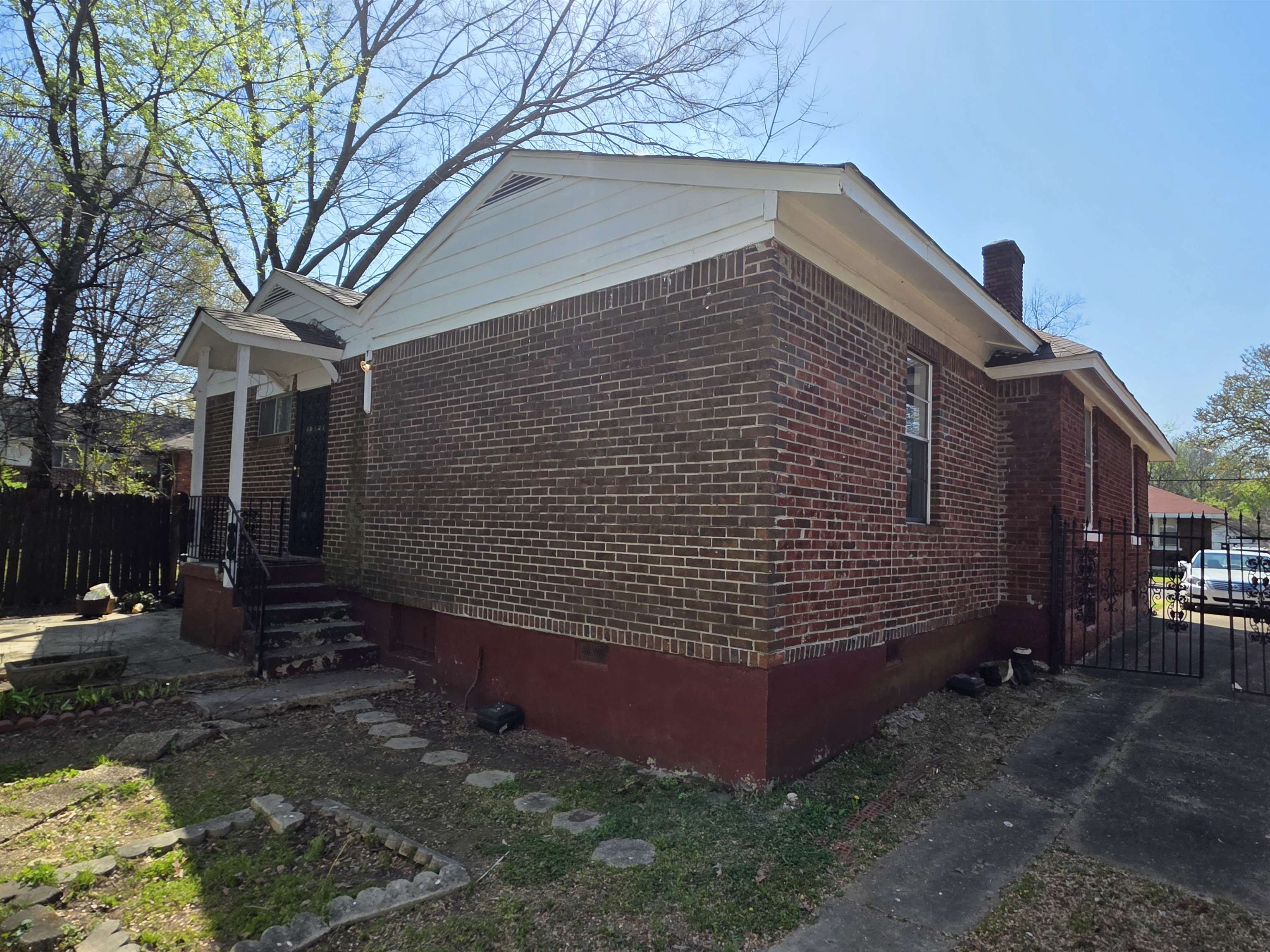 1404 Cameron St Property Photo 5