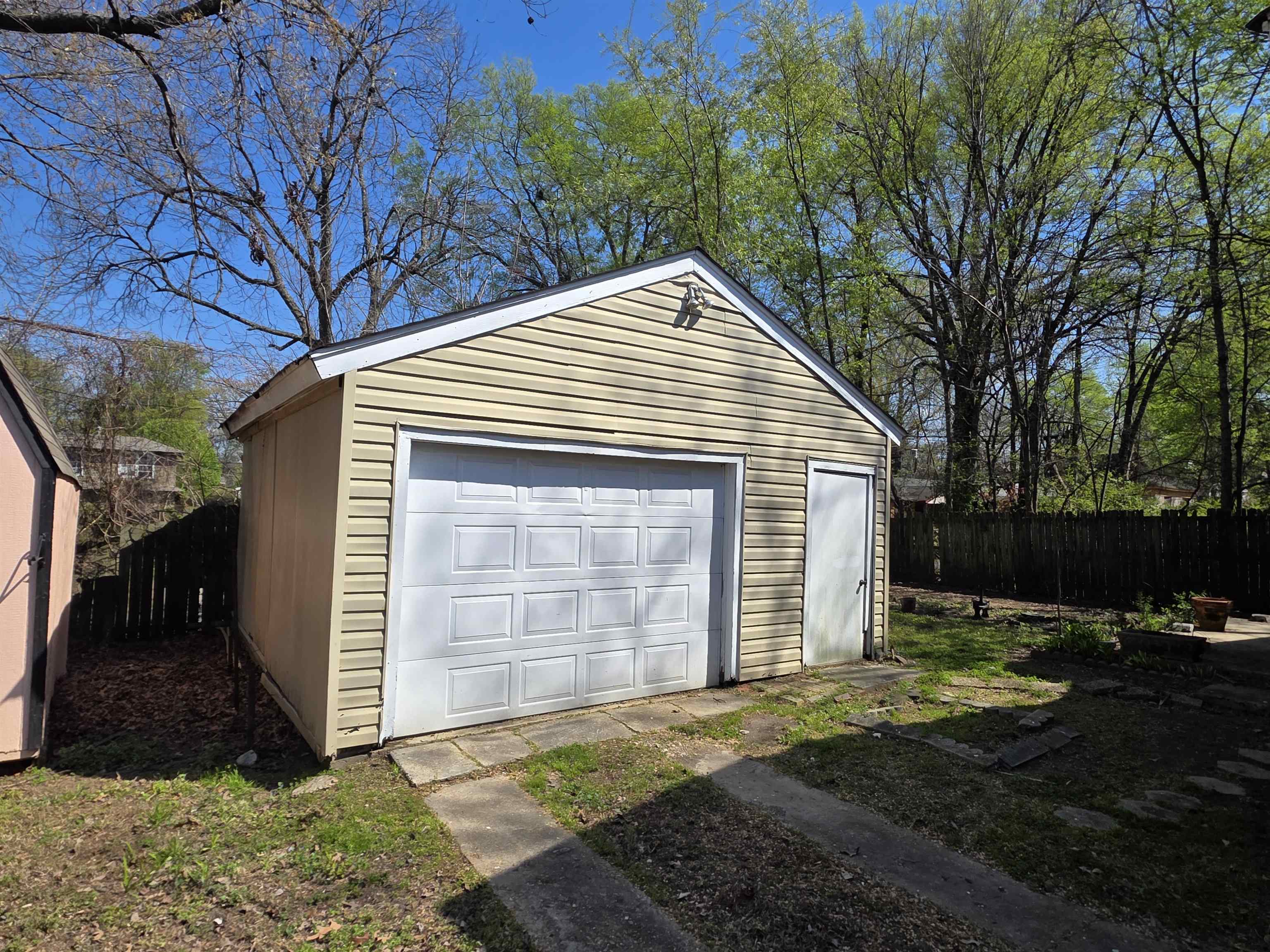 1404 Cameron St Property Photo 6