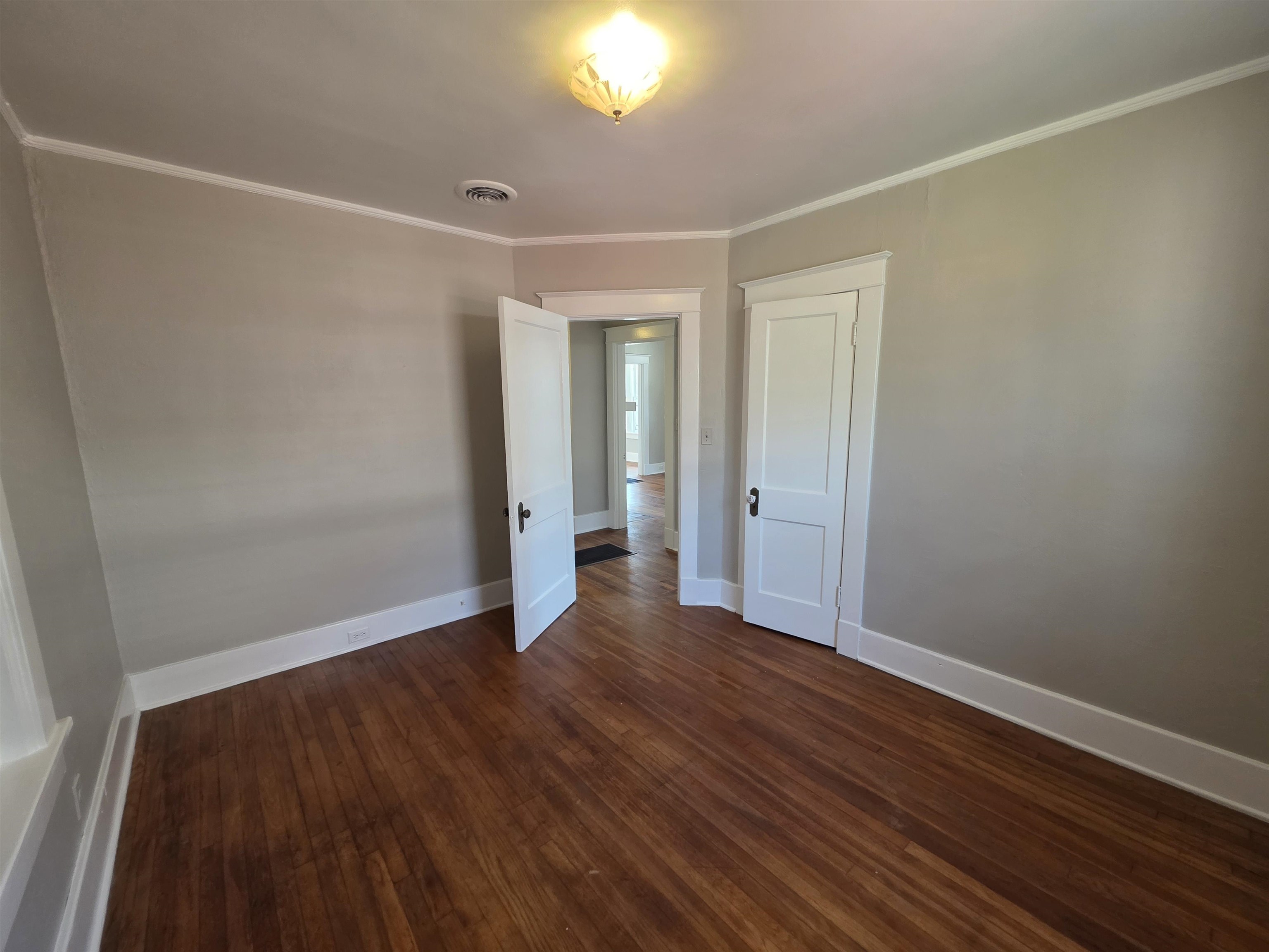 1404 Cameron St Property Photo 8