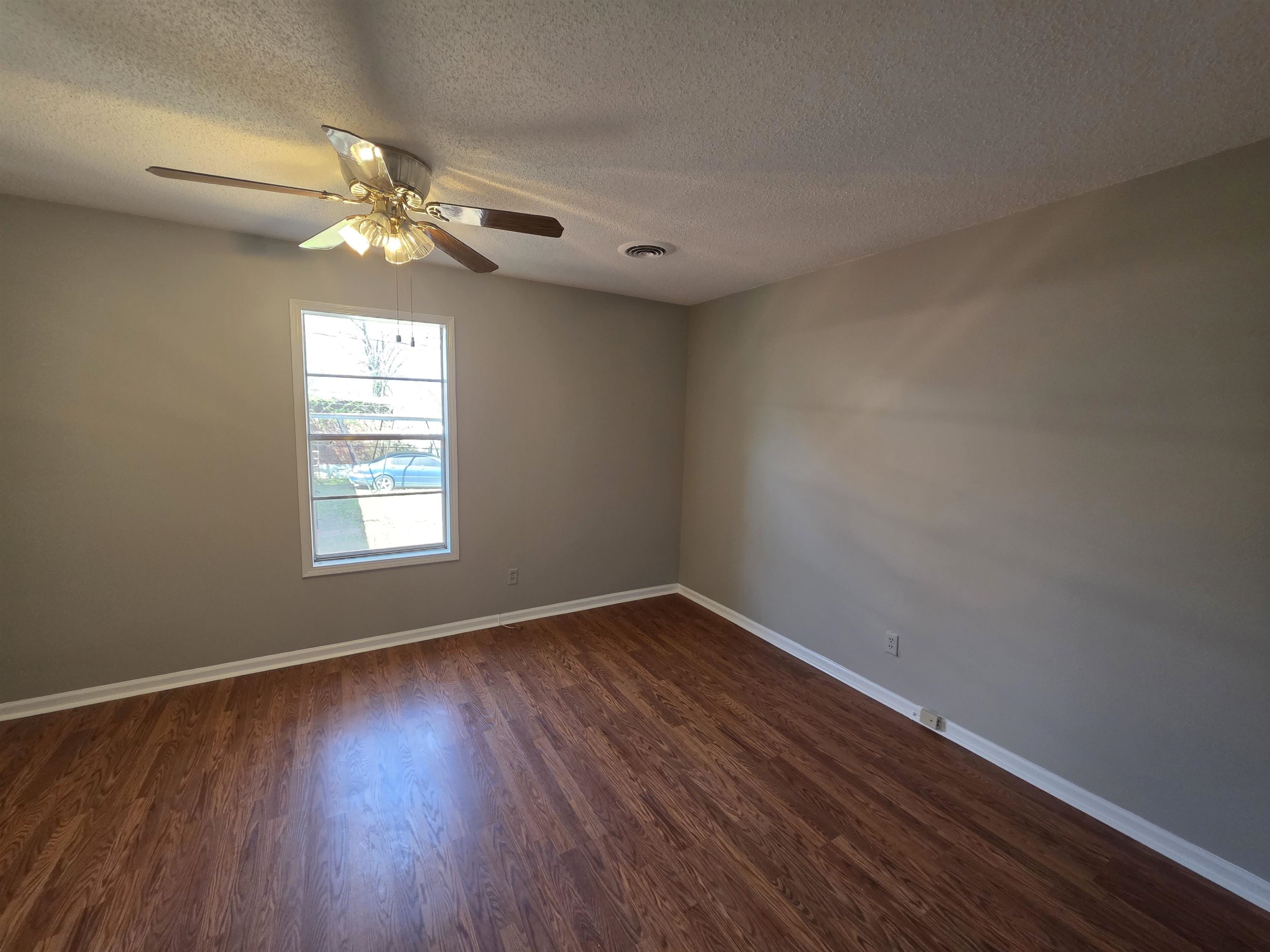 1404 Cameron St Property Photo 10