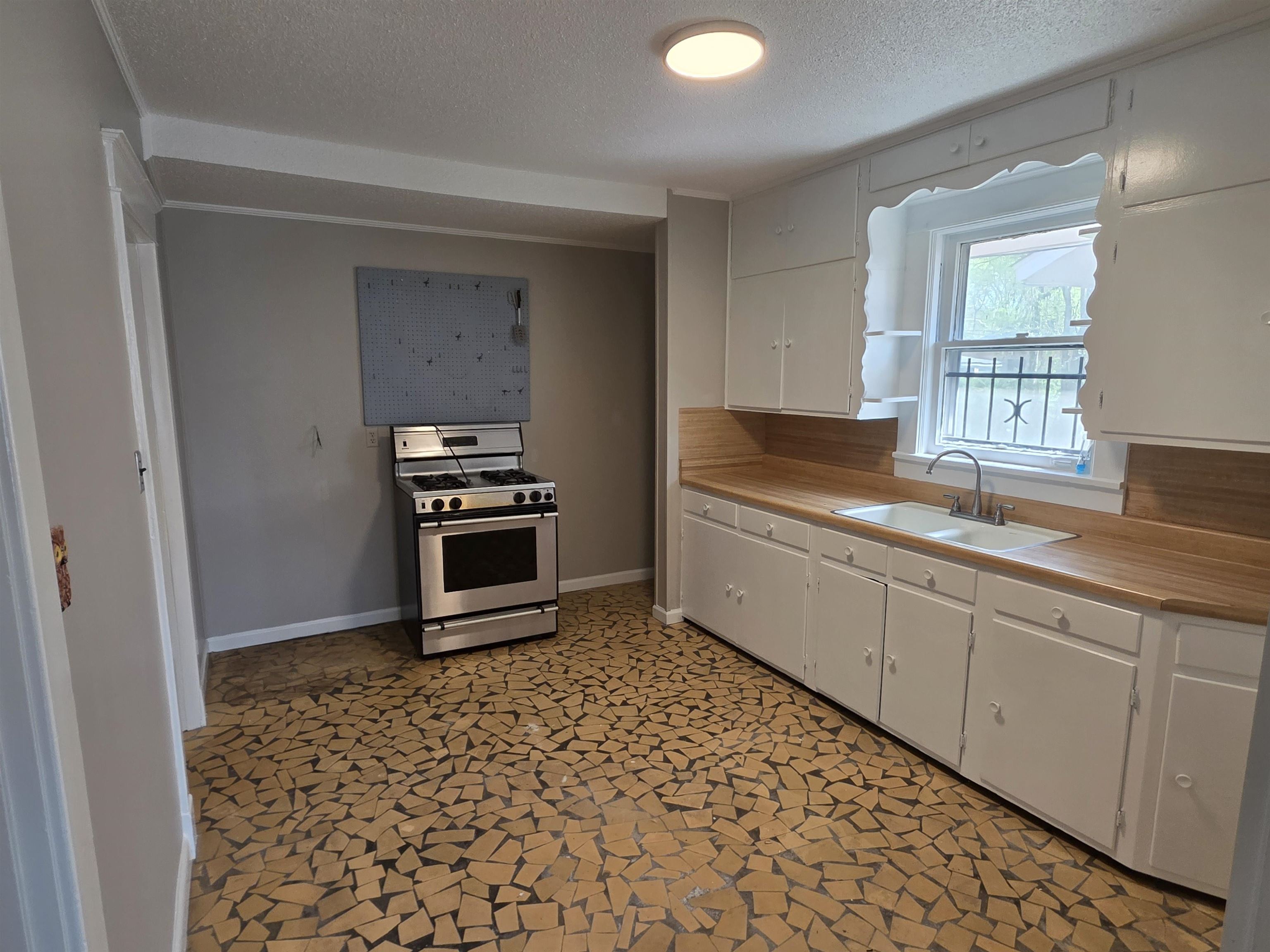 1404 Cameron St Property Photo 27