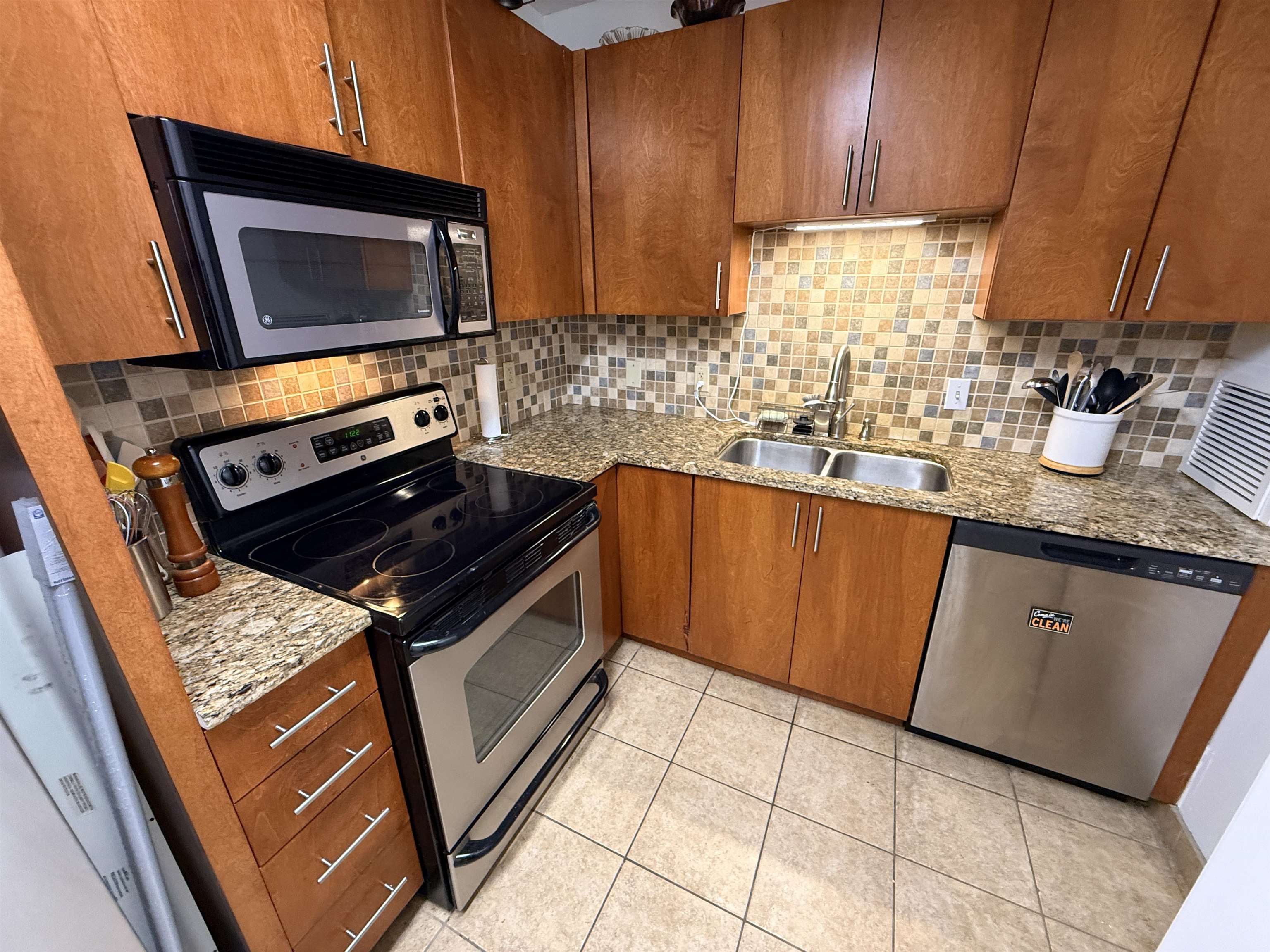 2195 Poplar Ave 304 Property Photo 6