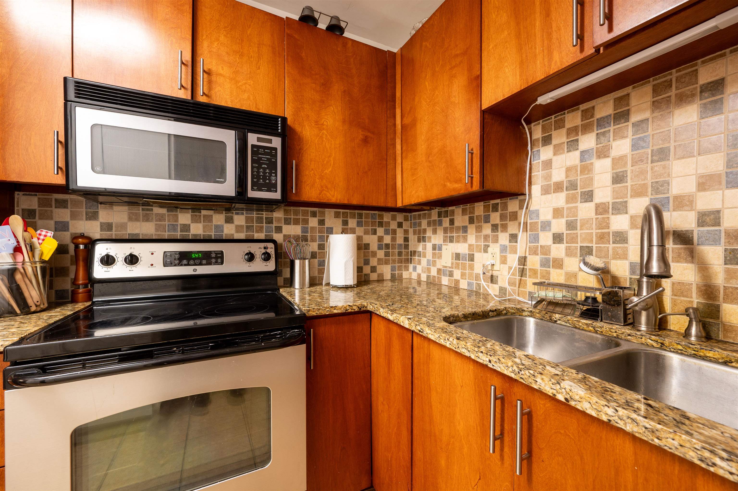 2195 Poplar Ave 304 Property Photo 7