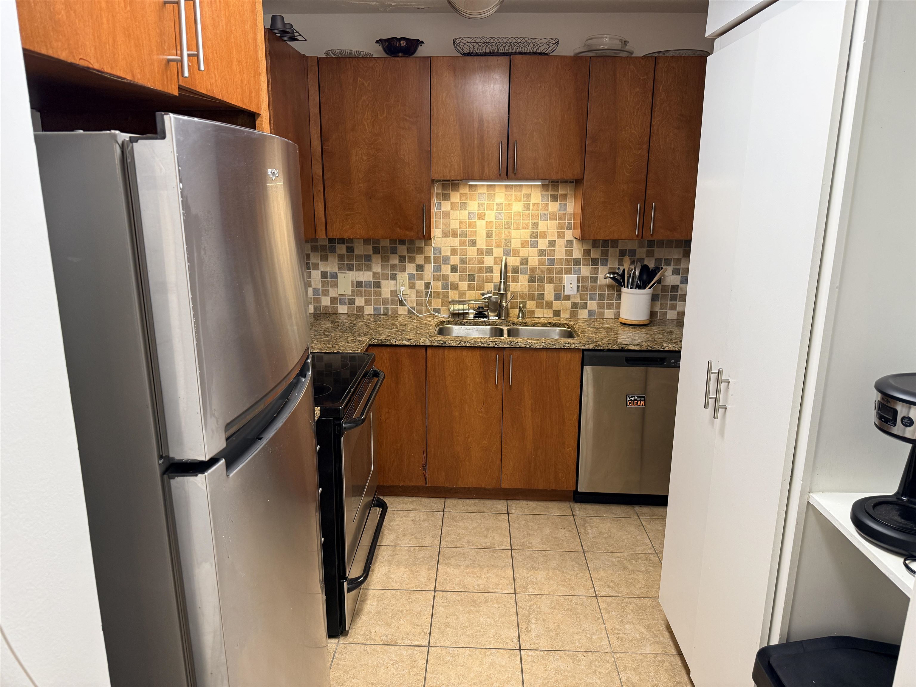 2195 Poplar Ave 304 Property Photo 8