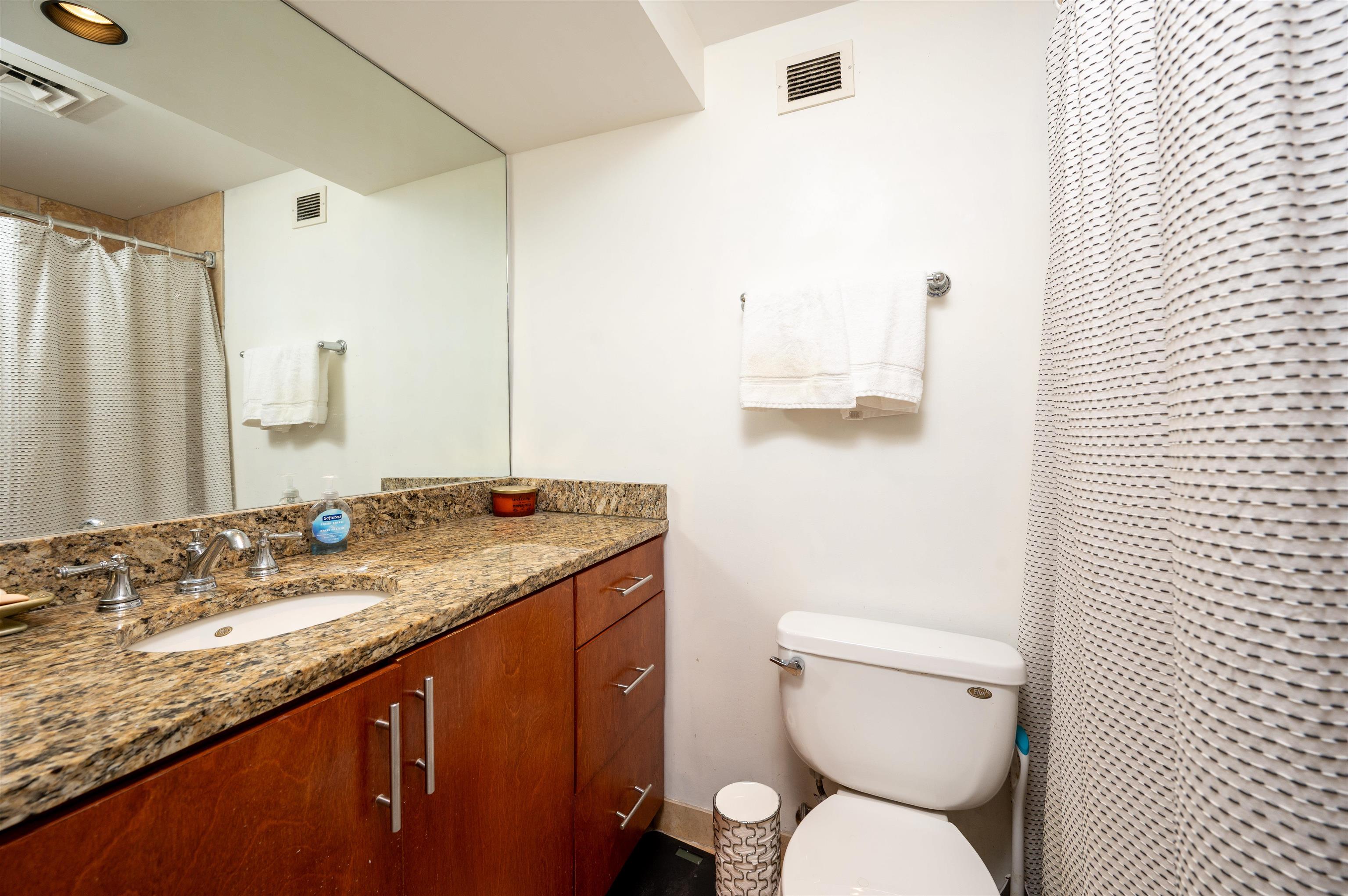 2195 Poplar Ave 304 Property Photo 13