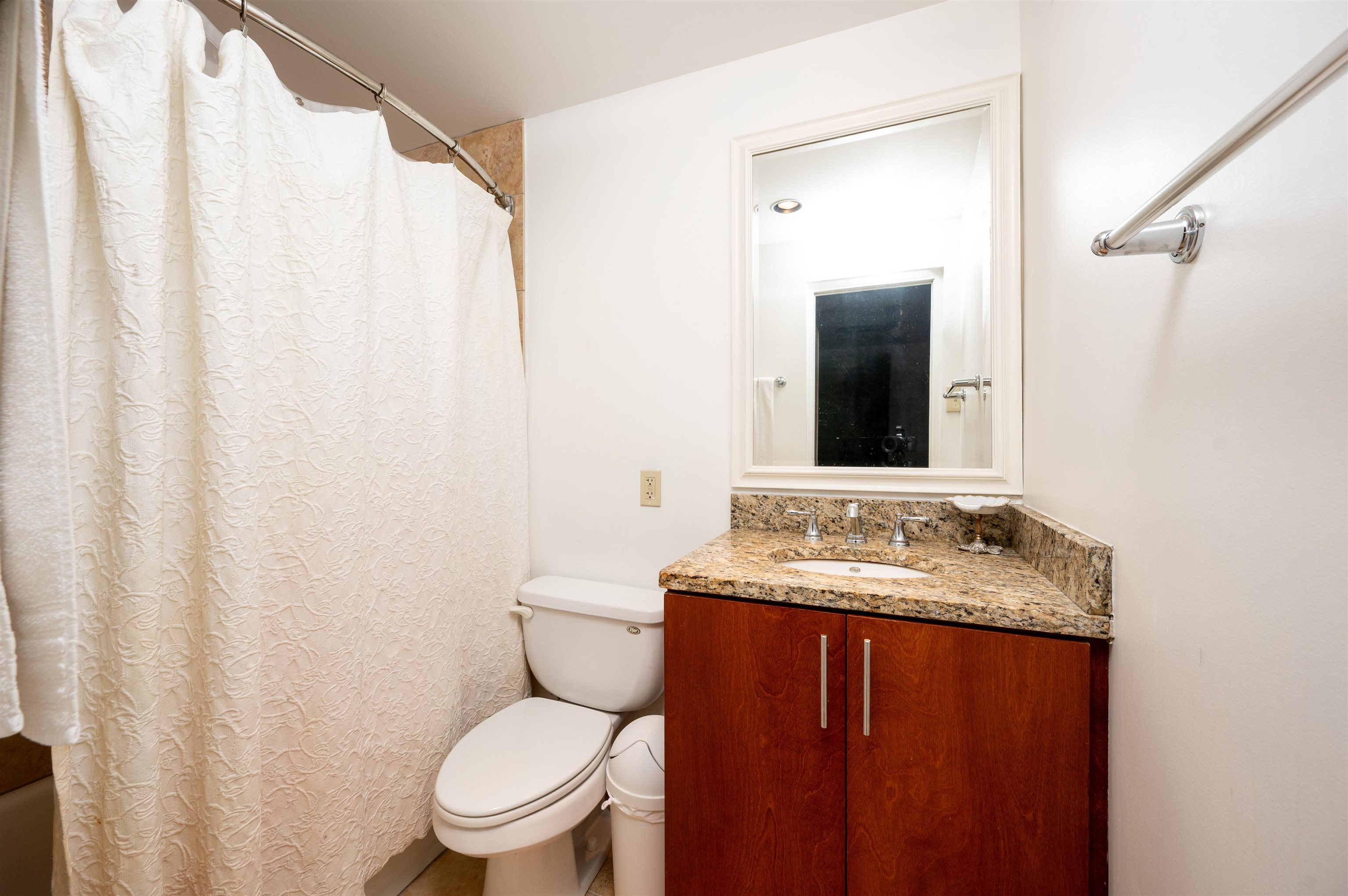2195 Poplar Ave 304 Property Photo 15