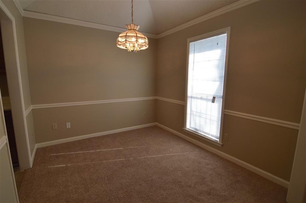 2717 Deer Glade Ln Property Photo 4