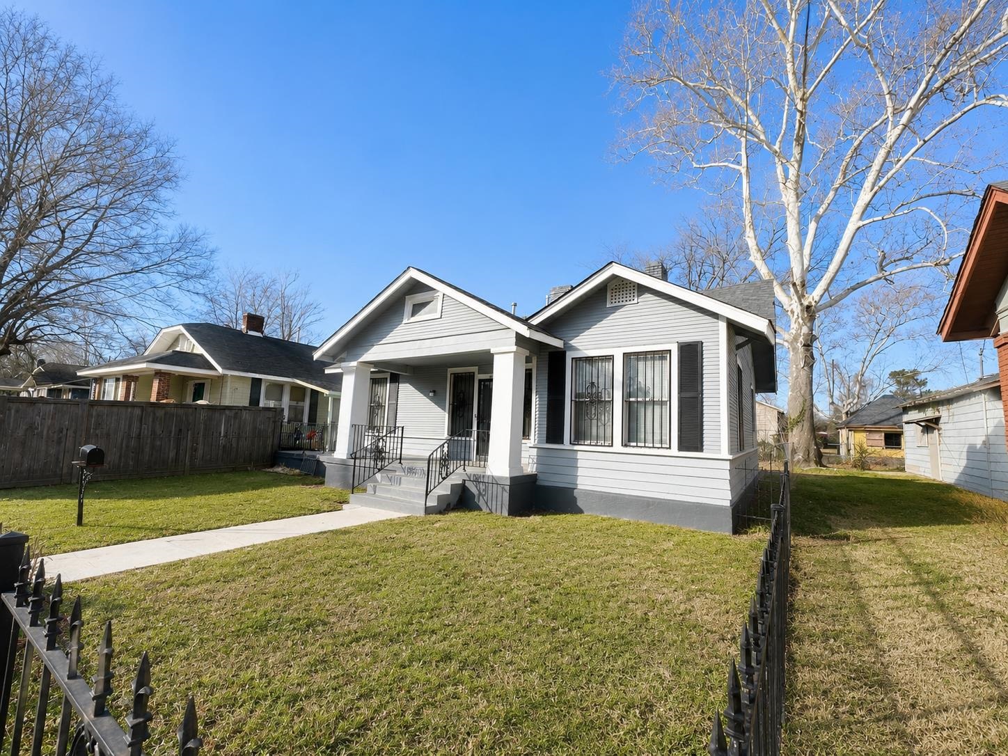 1075 Kney St Property Photo 3