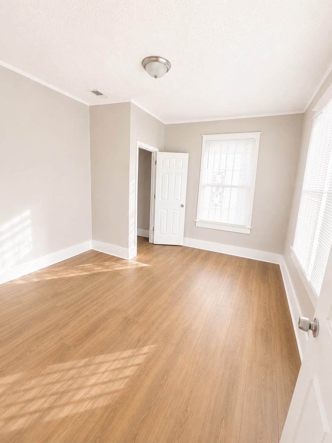 1075 Kney St Property Photo 4