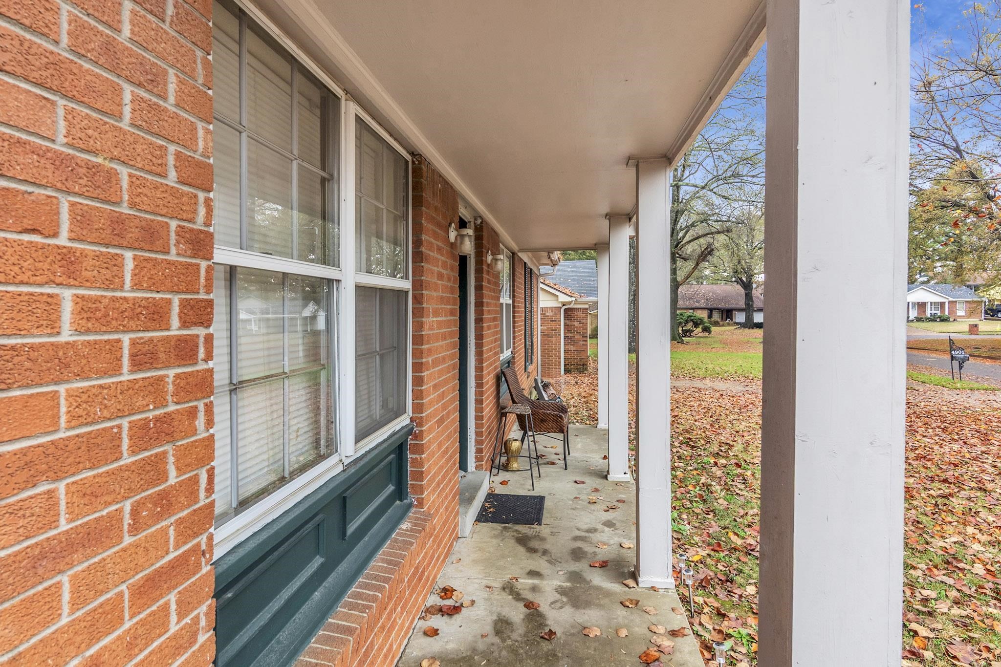 4905 Fernbrook Dr Property Photo 3