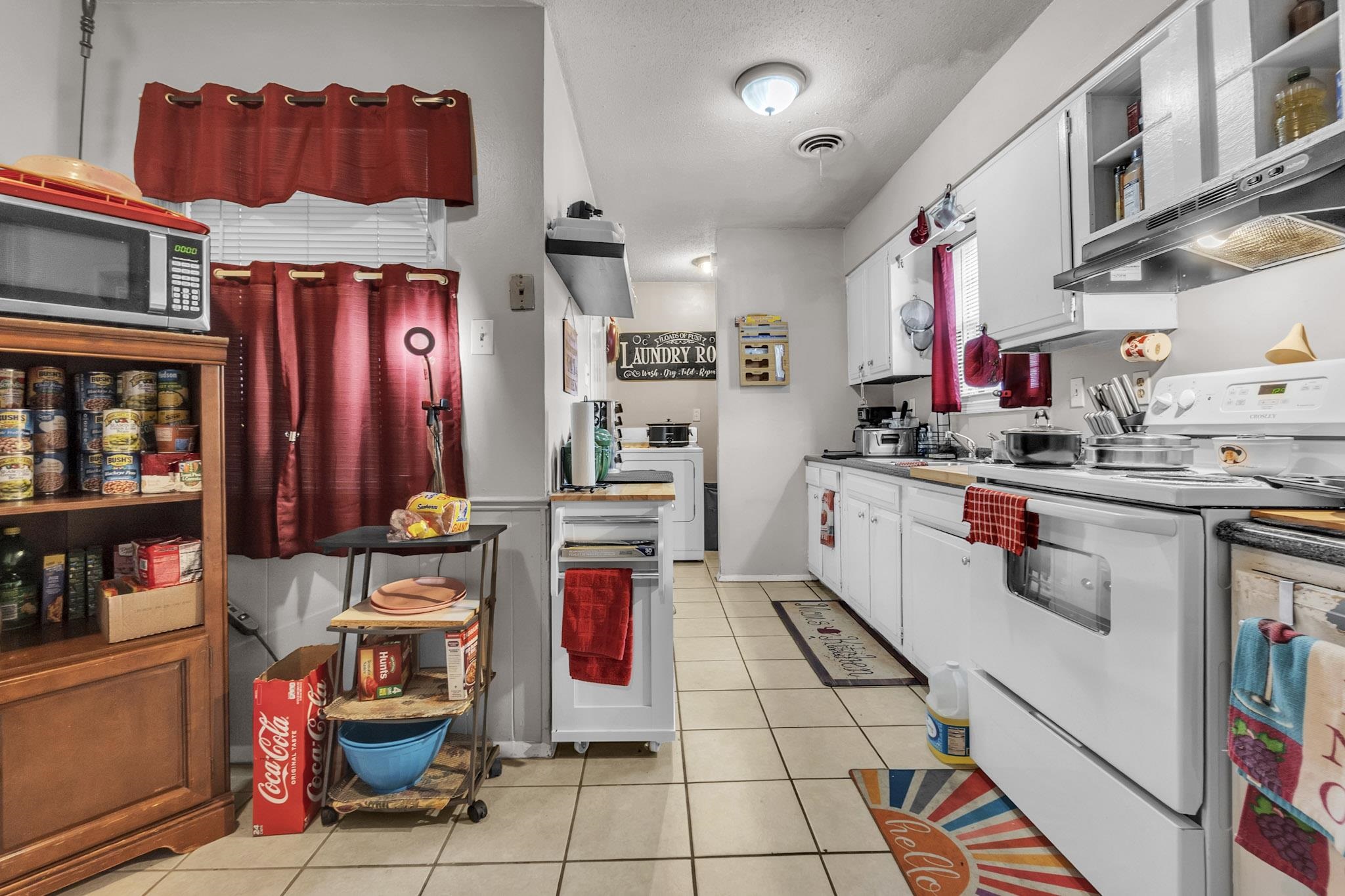 4905 Fernbrook Dr Property Photo 4