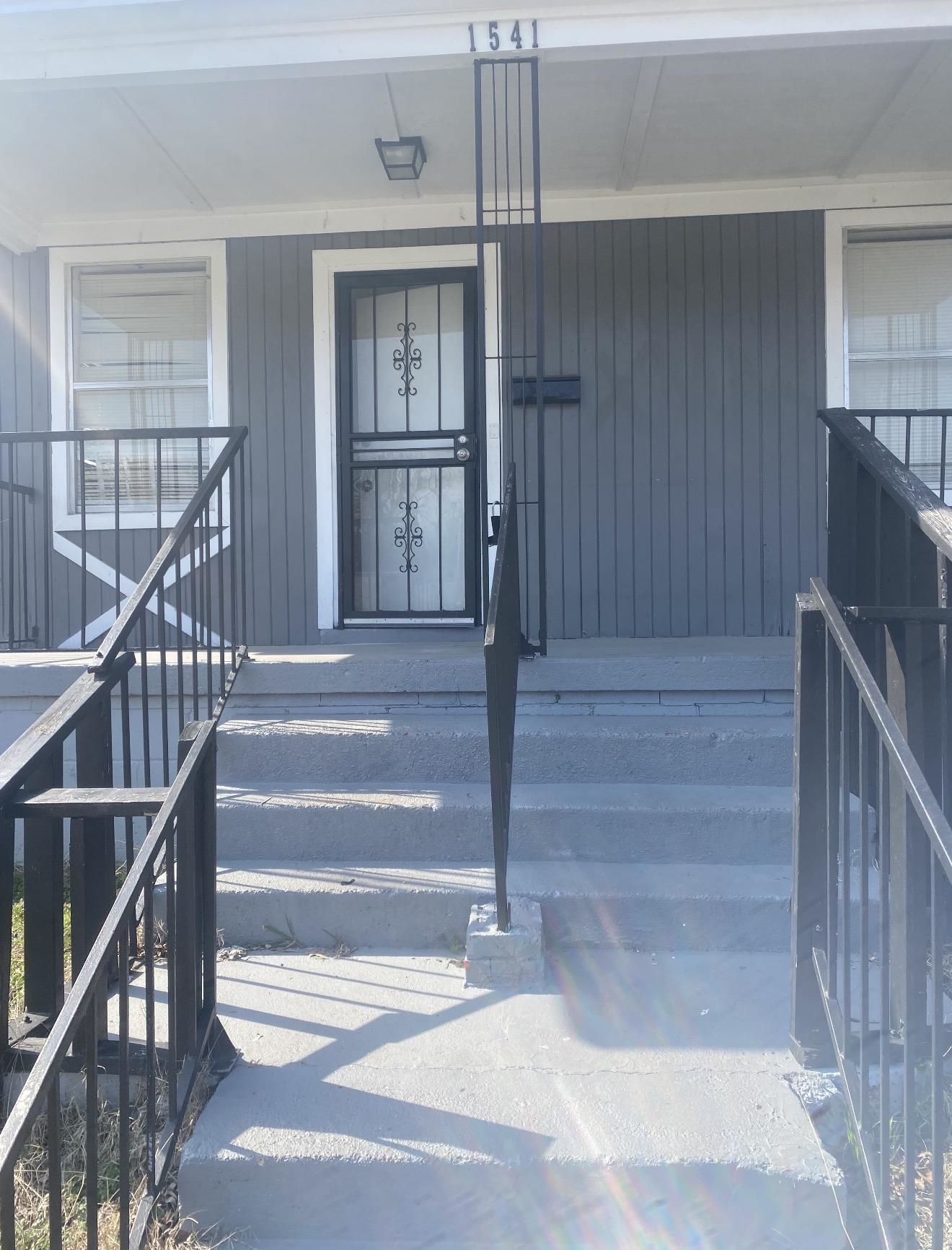 1541 PATTON ST Property Photo 1
